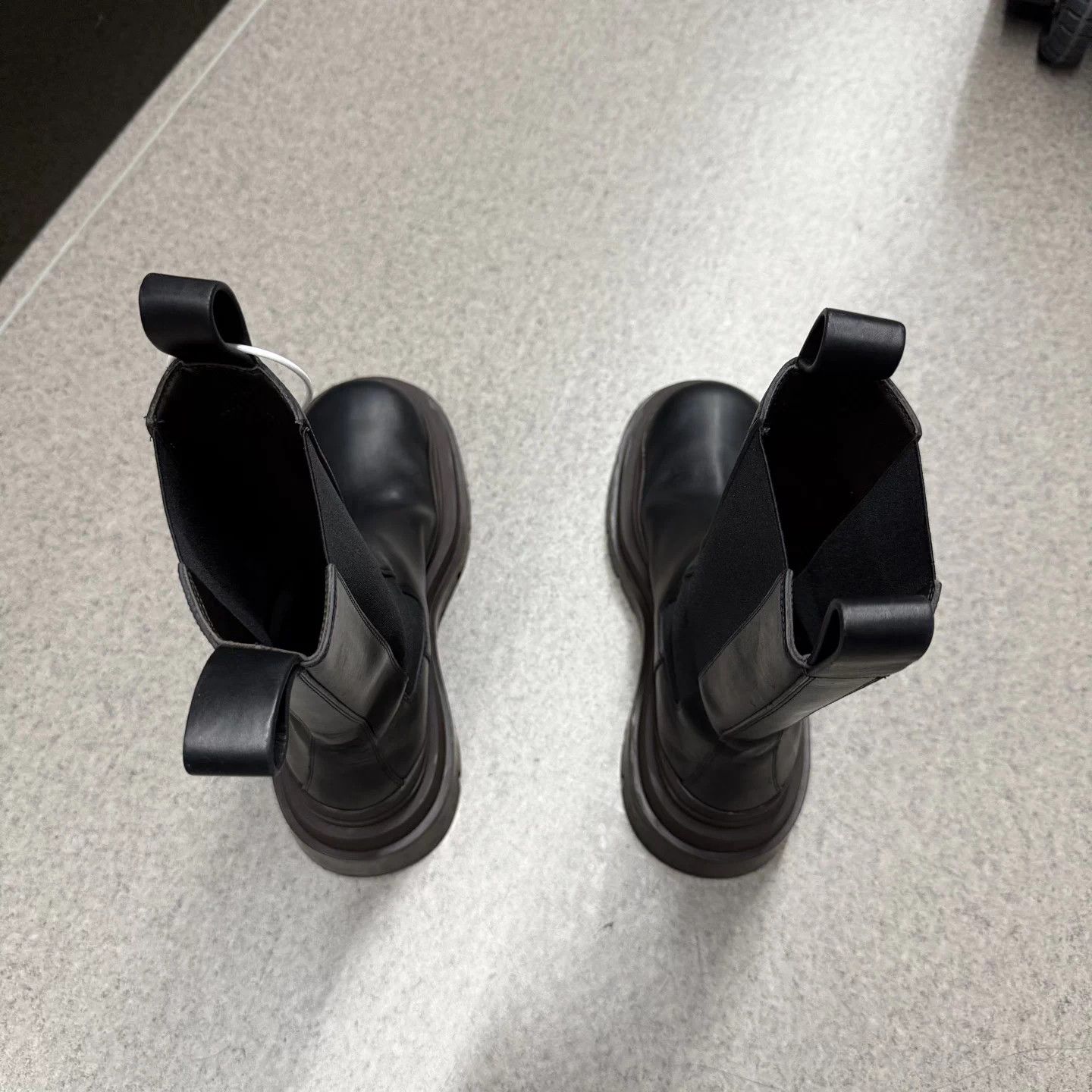 Bottega Veneta BV Black Brown Chelsea Boots Size 38 Mint Worn Twice Size US 8 / IT 38 - 3 Thumbnail