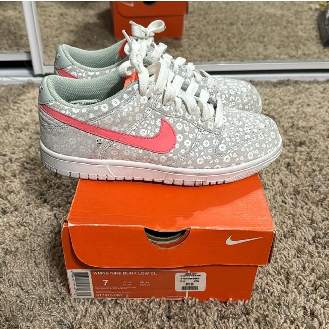 Nike Y2K Floral Nike Dunks Size US 7 / IT 37 - 1 Thumbnail