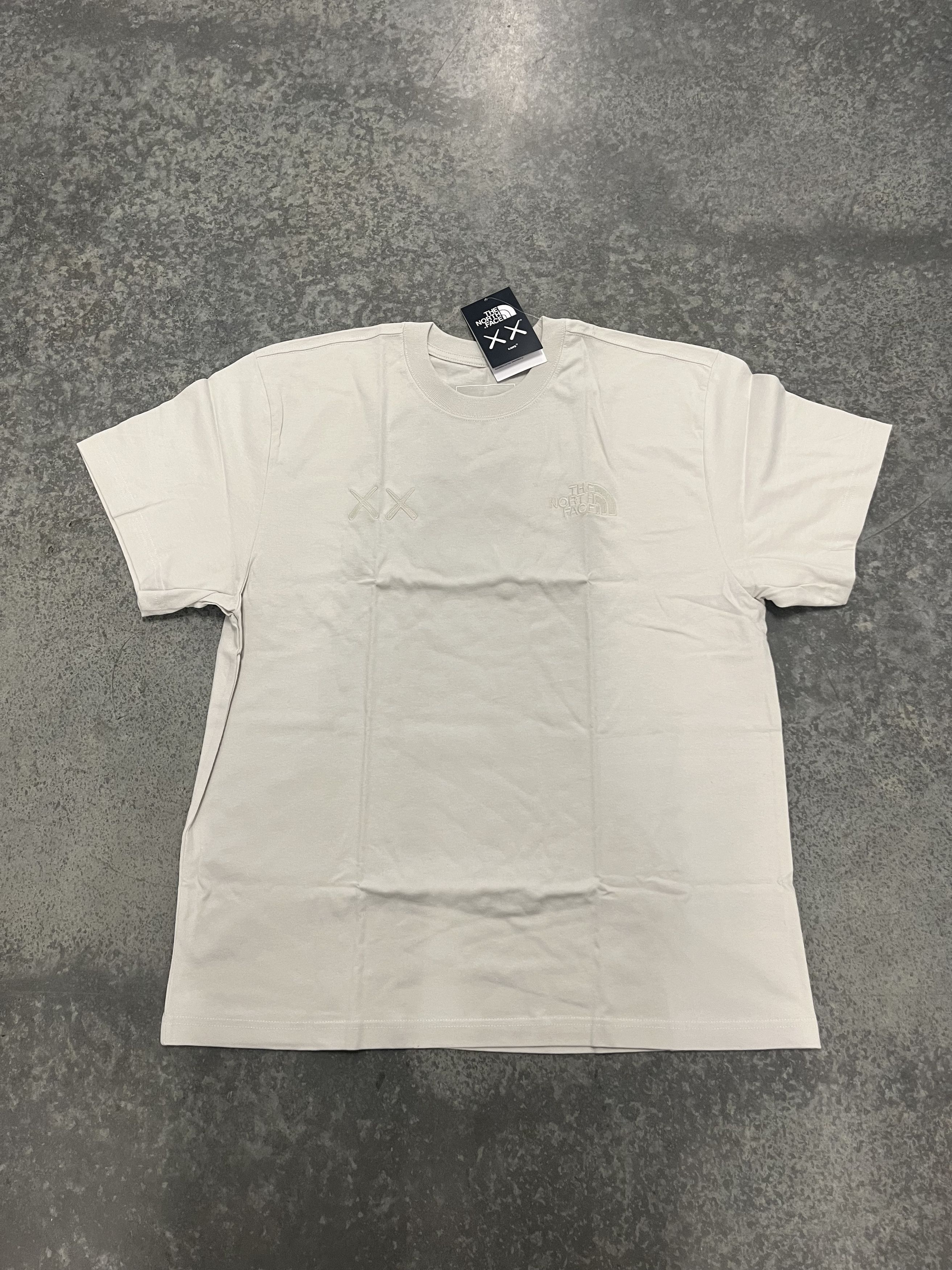 Kaws × The North Face KAWS x The North Facce t-shirt Moonlight Ivory XL Size US XL / EU 56 / 4 - 1 Thumbnail