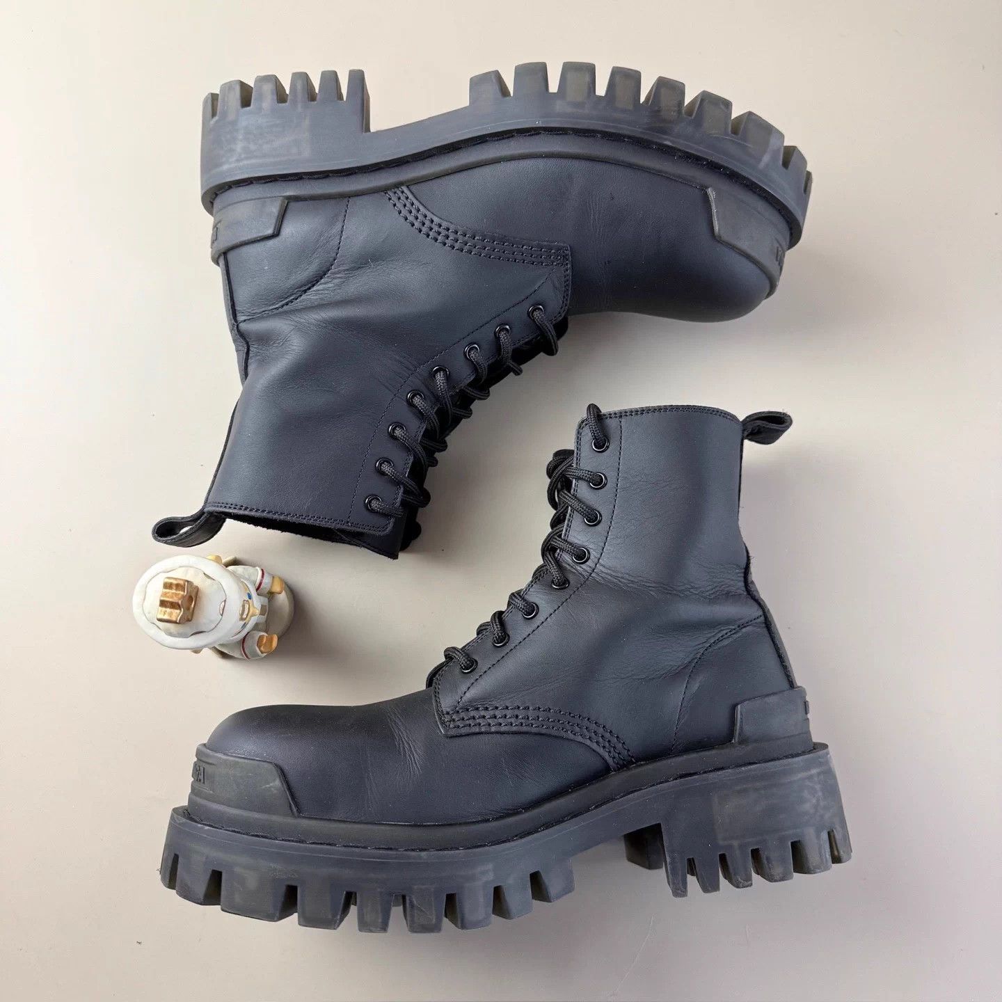 Balenciaga Balenciaga black thick sole short boots 35.5 99new Size US 4.5 / IT 34.5 - 4 Thumbnail