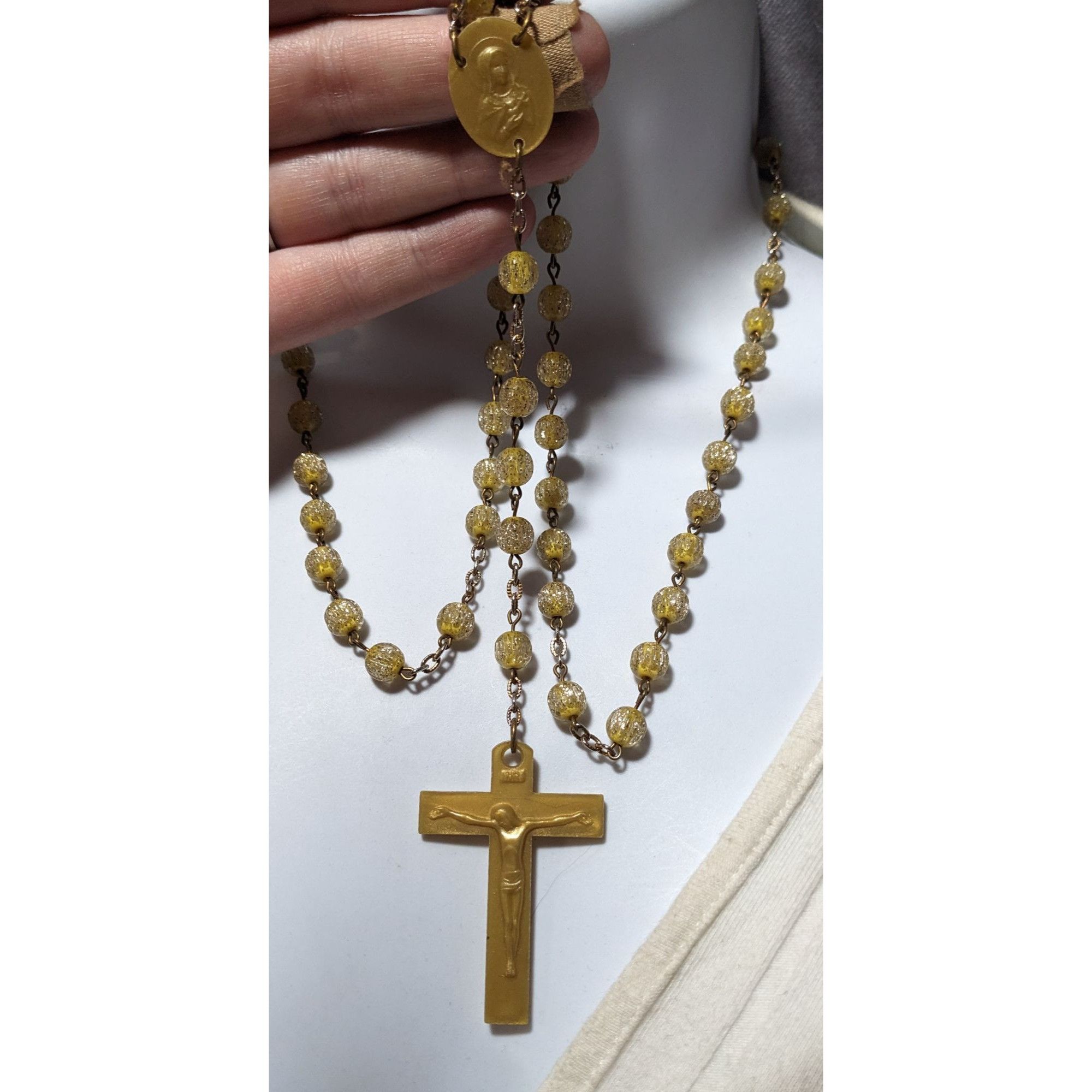 Other Gold Tone Yellow Glitter Beaded Rosary Necklace Size ONE SIZE - 7 Thumbnail