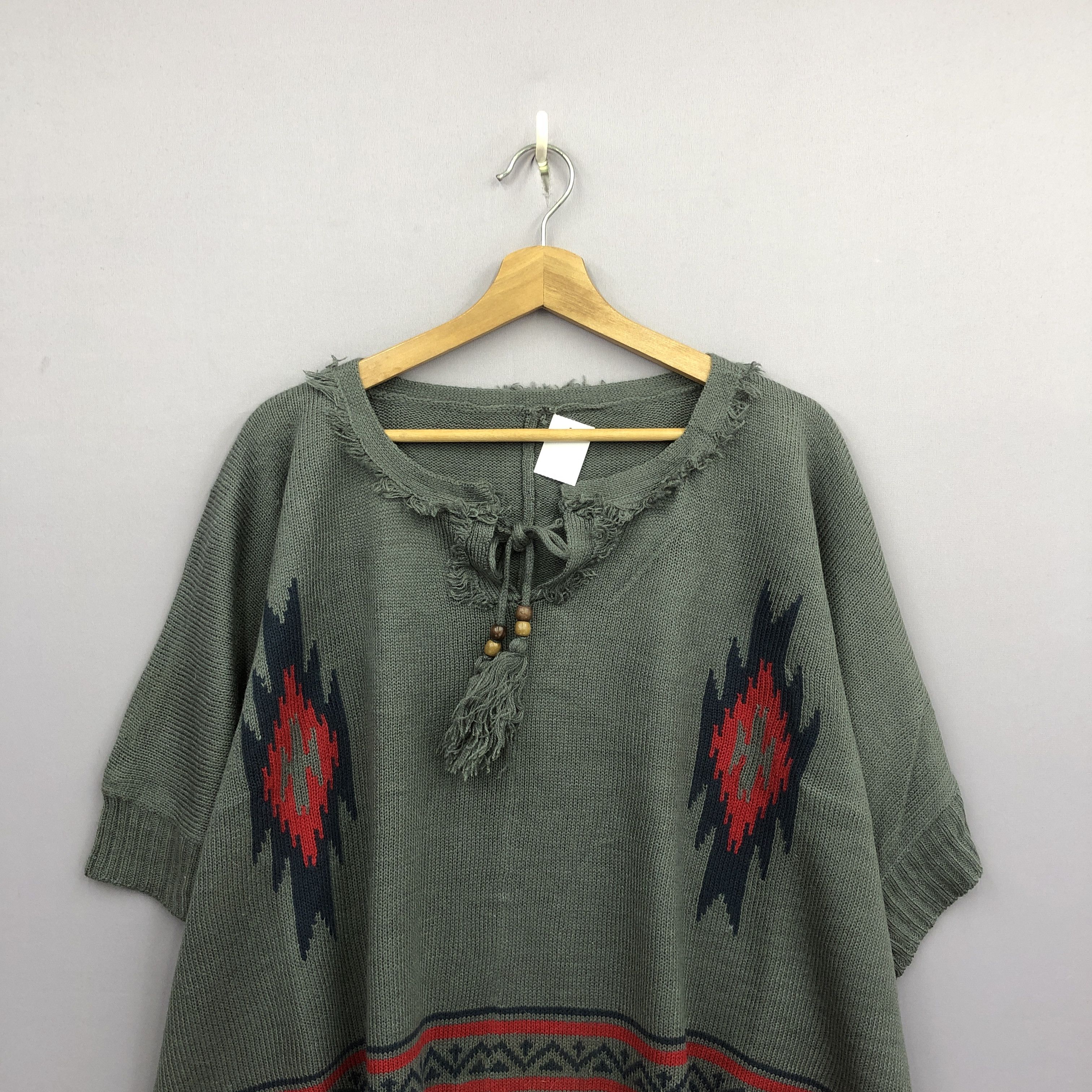 Japanese Brand Vintage Japanese Aztec Navajo Knit Cape Sweater Sweatshirt Size US L / EU 52-54 / 3 - 4 Thumbnail