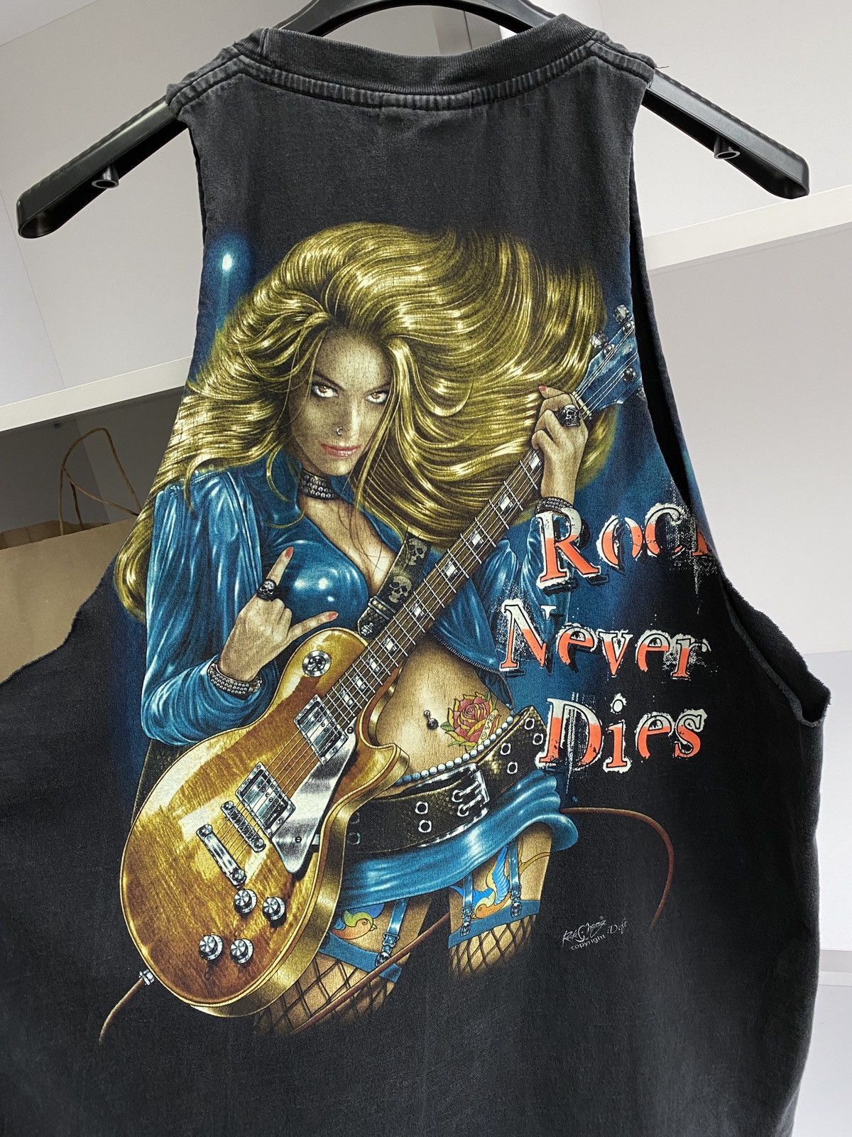 Vintage Rock Never Dies vintage tee Size US L / EU 52-54 / 3 - 8 Thumbnail