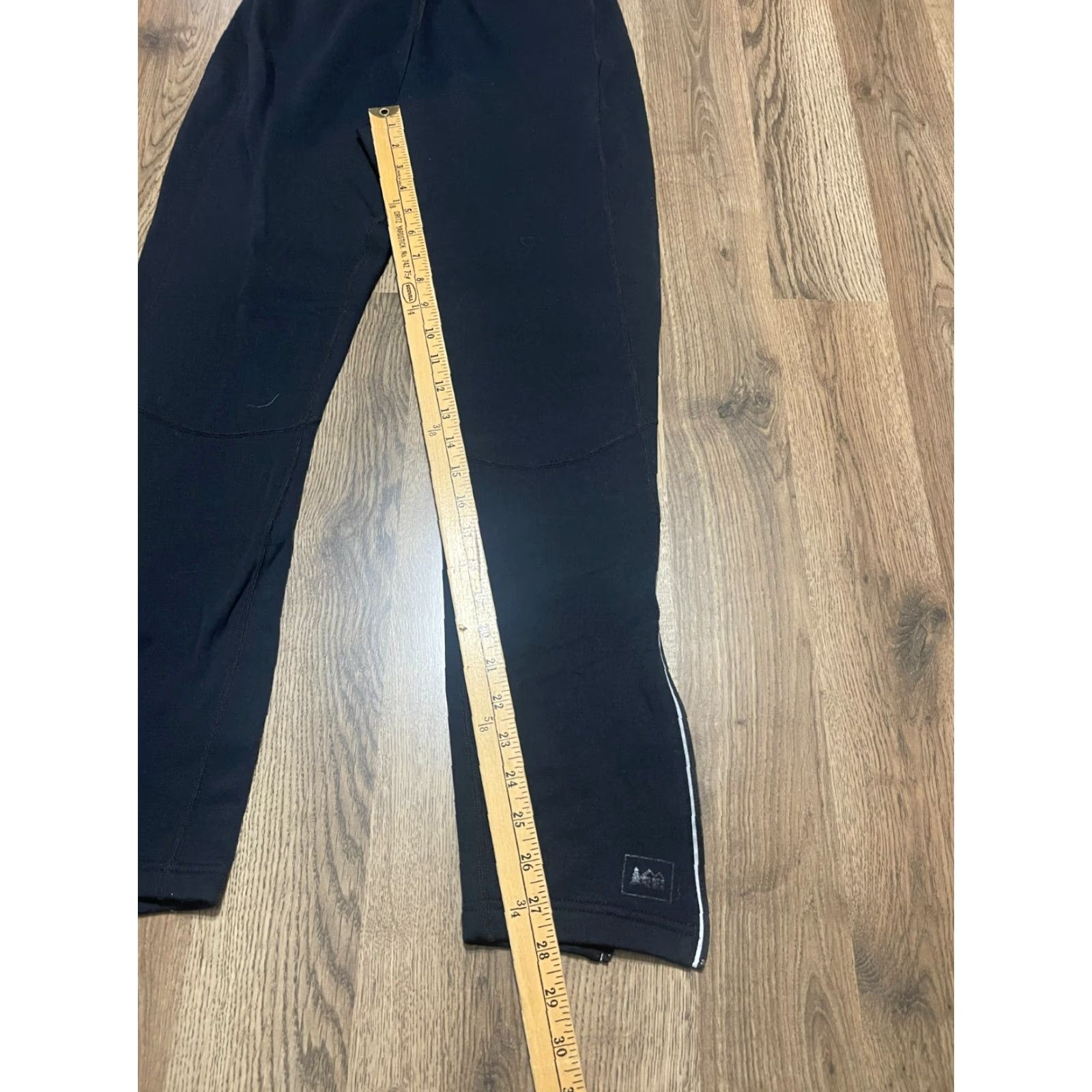 Vintage REI Pants Women's Size Medium Black Sweatpants Ankle Zip Side Zip Casual Pants M Black Sweatpants Ankle Zip Womens Size 32" / US 10 / IT 46 - 4 Thumbnail