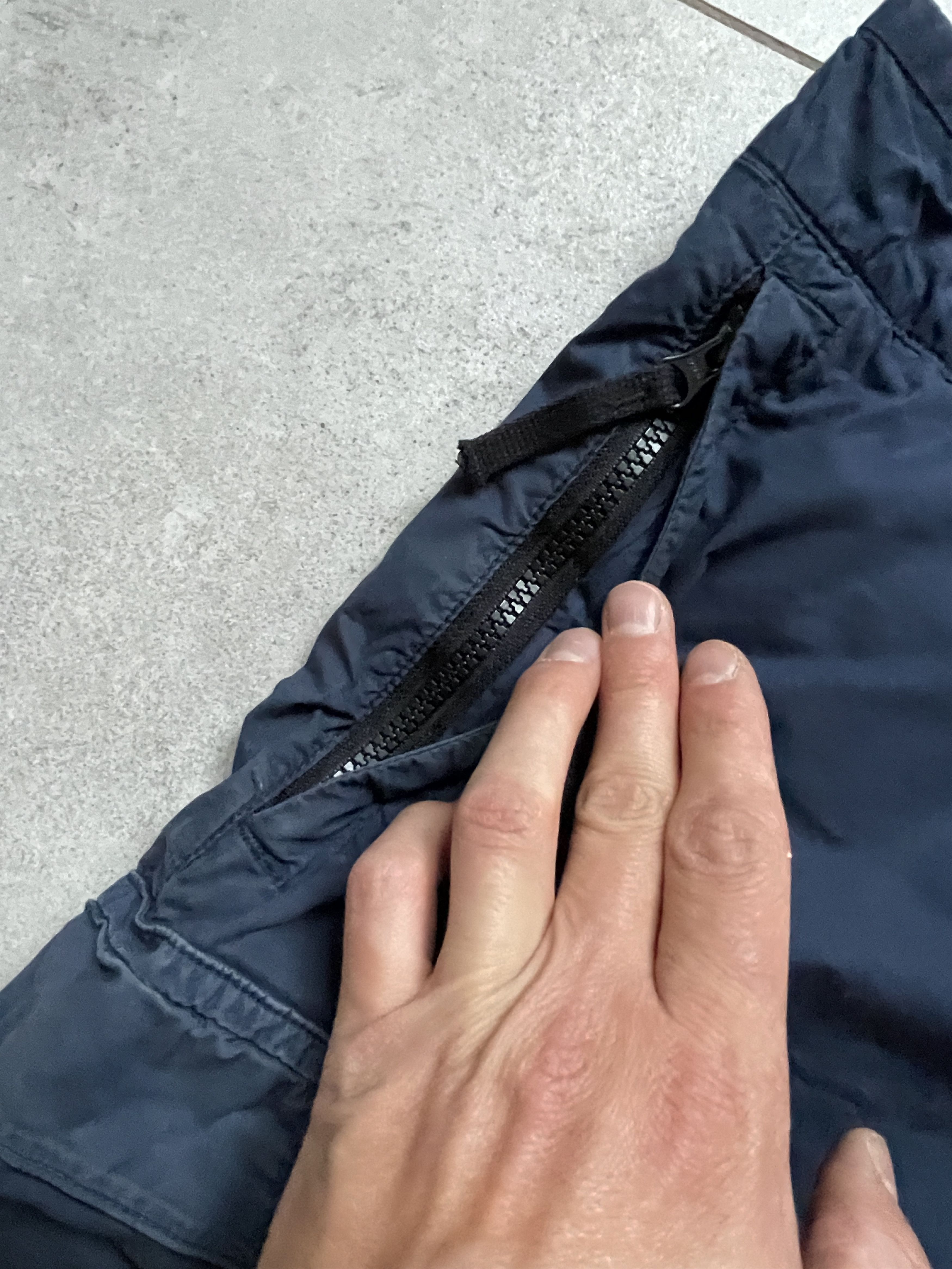 Stone Island STONE ISLAND NAVY CARGO SHORTS Size US 36 / EU 52 - 13 Thumbnail