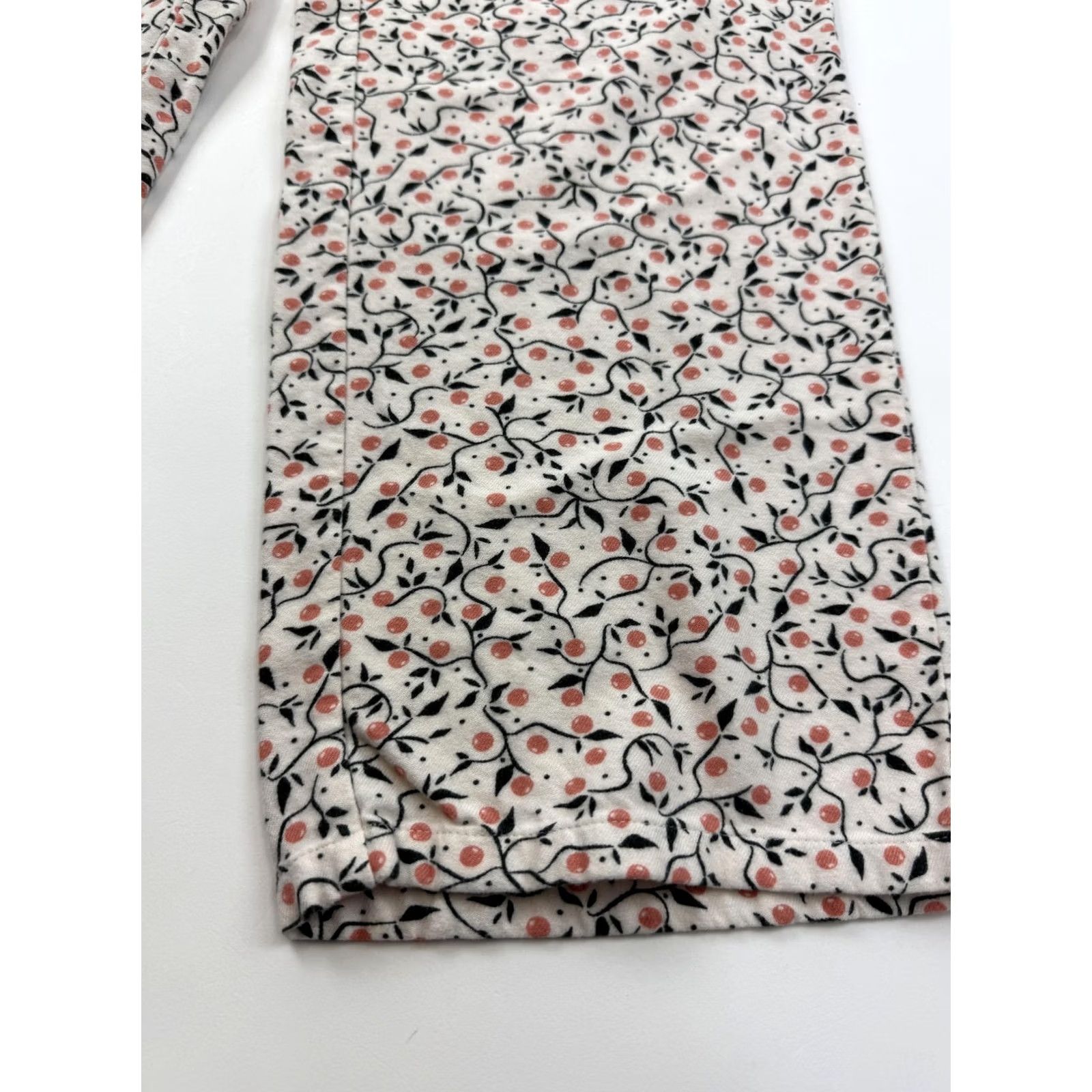 Uniqlo Uniqlo Pajama Pants Womens Medium White Cherry Floral Flannel Lounge Sleepwear Size 32" / US 10 / IT 46 - 2 Thumbnail