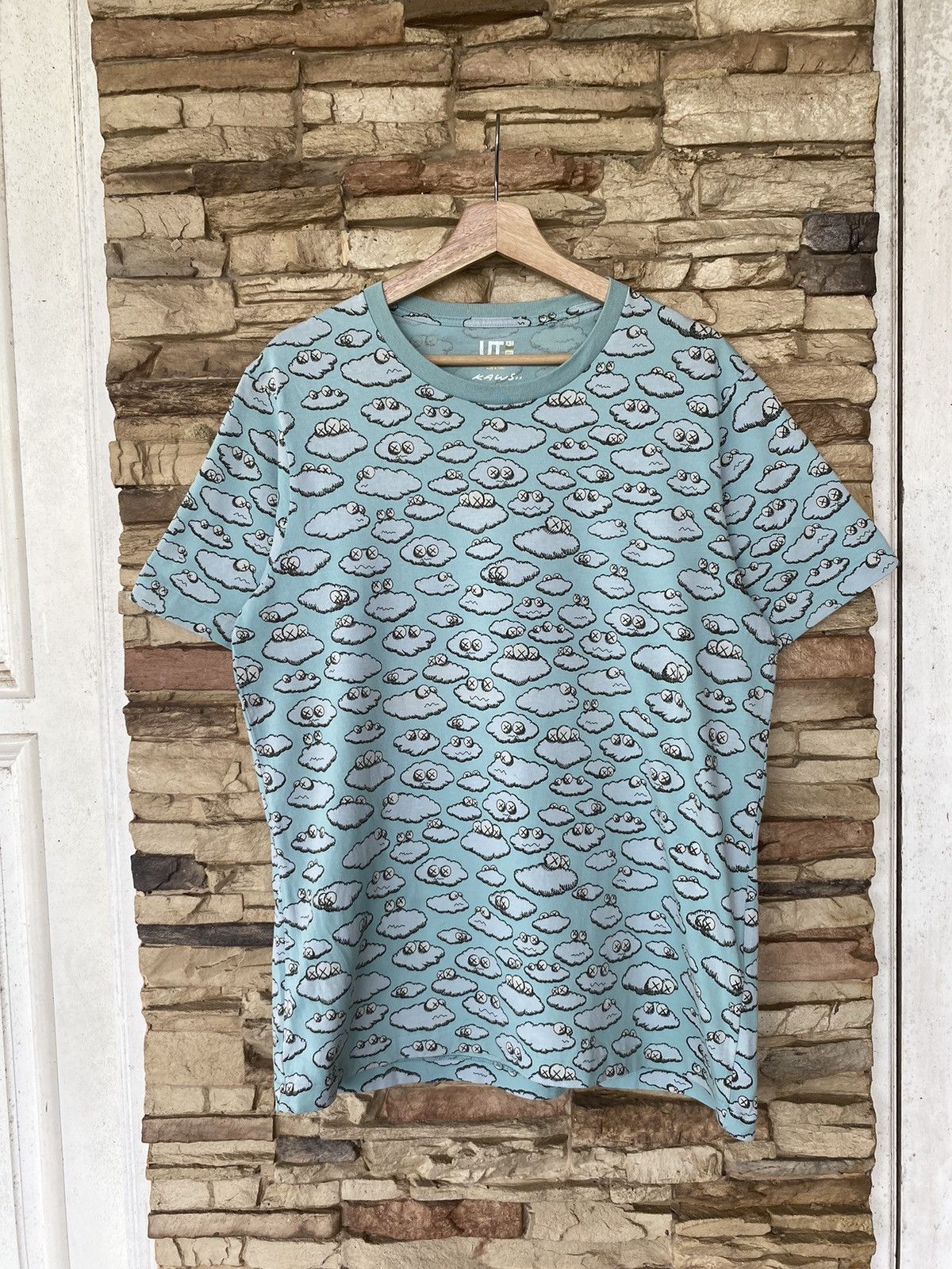 Vintage Rare Uniqlo X Kaws Fullprint Tshirt Size US L / EU 52-54 / 3 - 1 Thumbnail