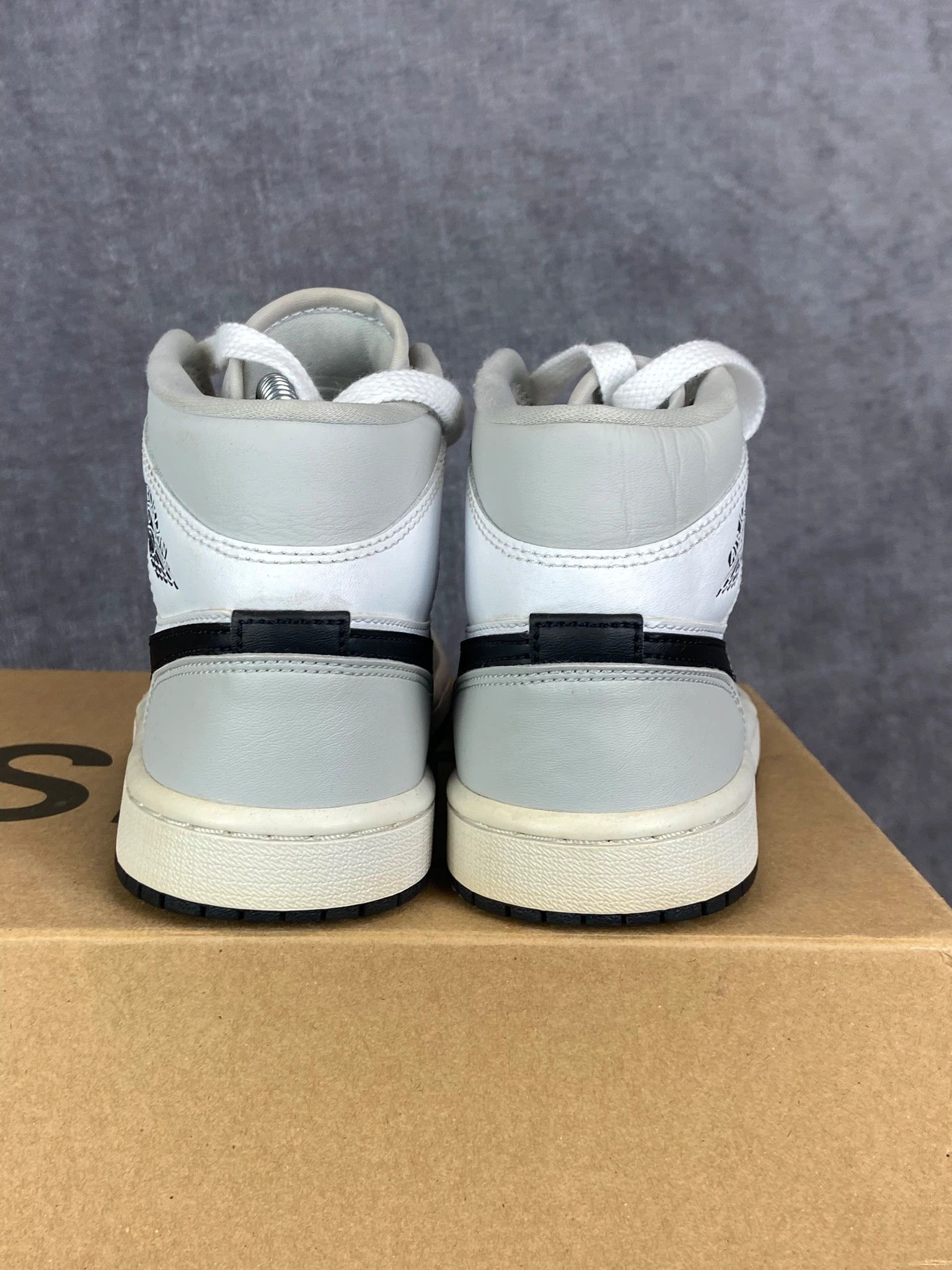 Nike Air Jordan 1 Mid Grey White Sneakers Size 36 Size US 5 / EU 37 - 4 Thumbnail