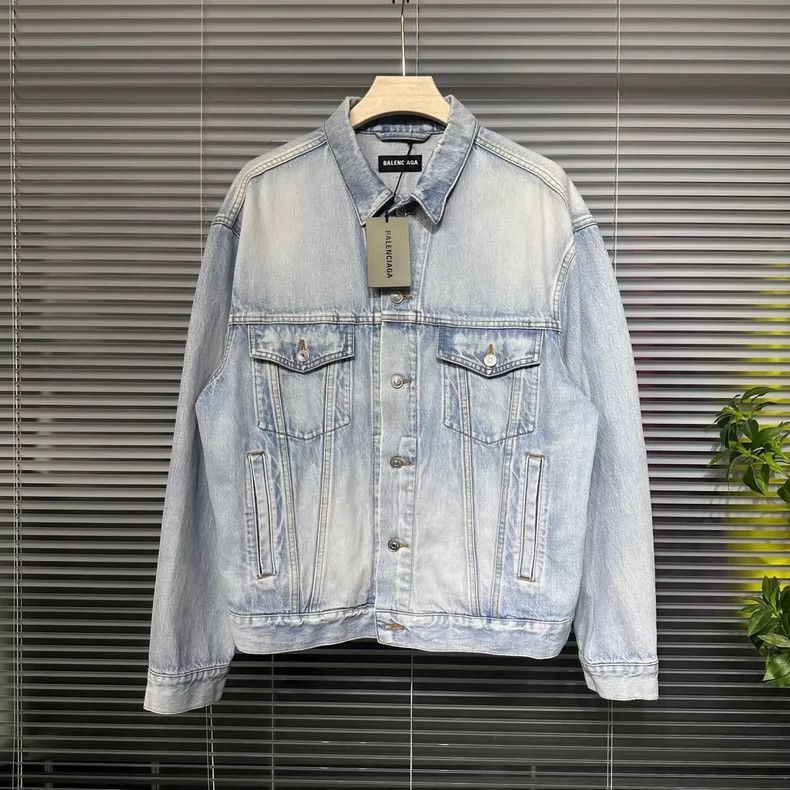 Balenciaga balenciaga washed denim jacket with logo Size US L / EU 52-54 / 3 - 2 Thumbnail
