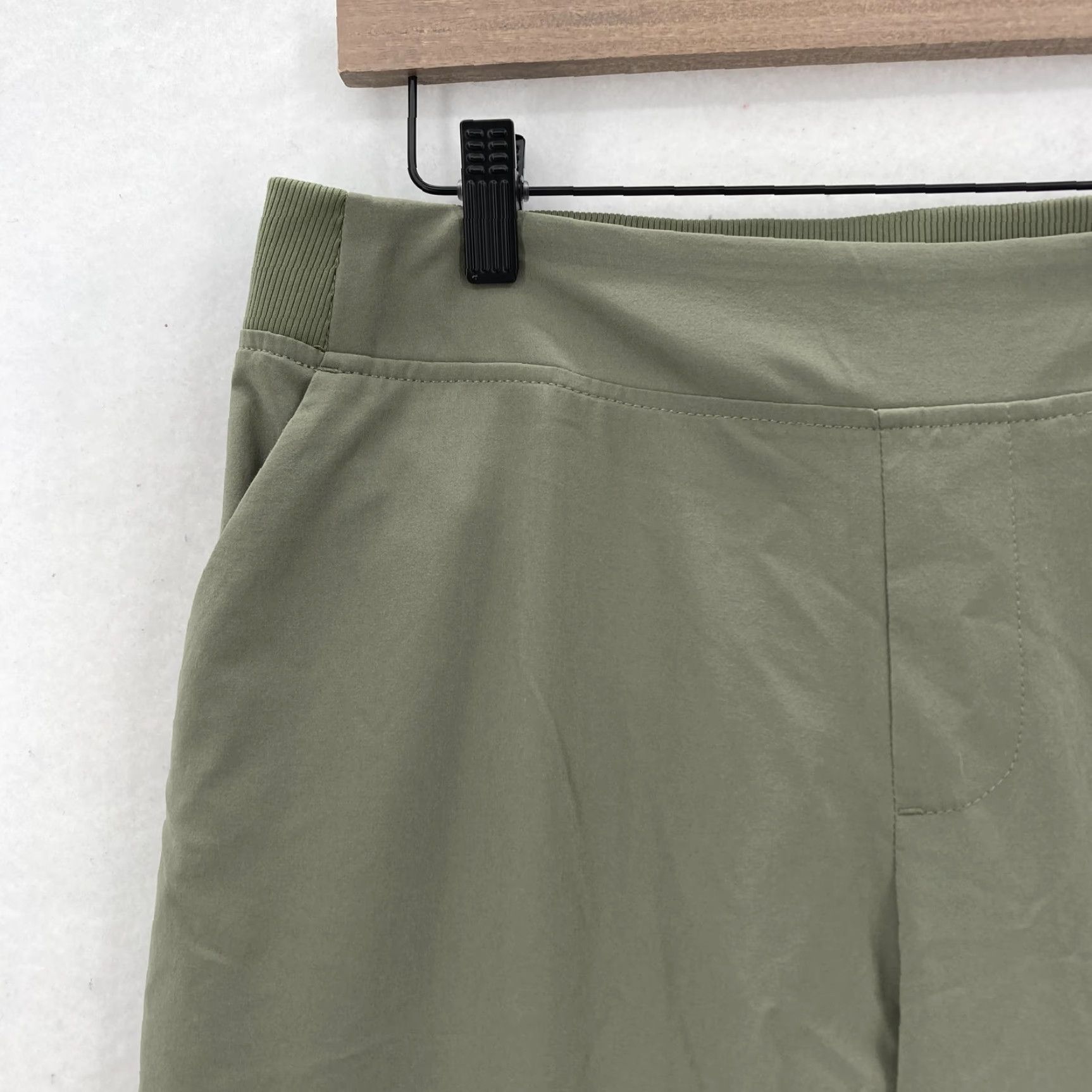 Tommy Bahama Tommy Bahama Pants Womens Medium Green IslandZone Arielle UPF 30 Quick Dry Golf Size 32" / US 10 / IT 46 - 3 Thumbnail