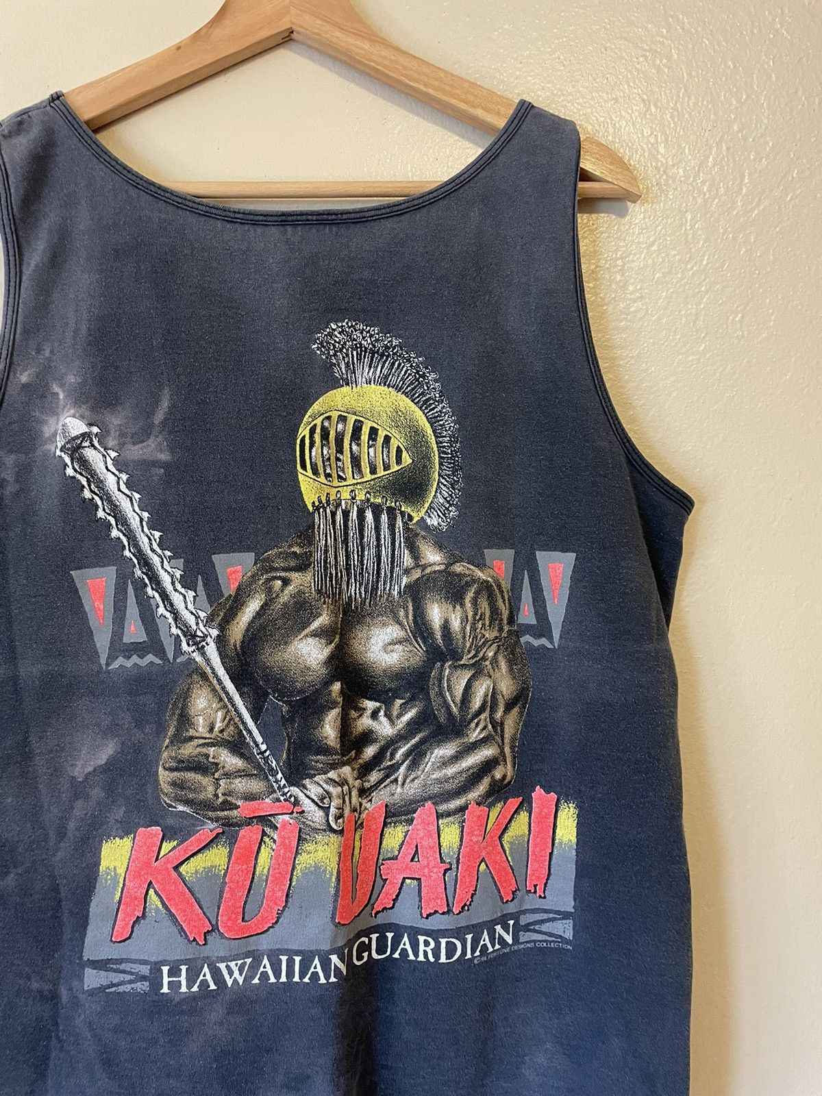 Vintage Vintage 90s Hawaiian Strength Ku Uaki Sun Faded Tank Top Size US L / EU 52-54 / 3 - 3 Thumbnail