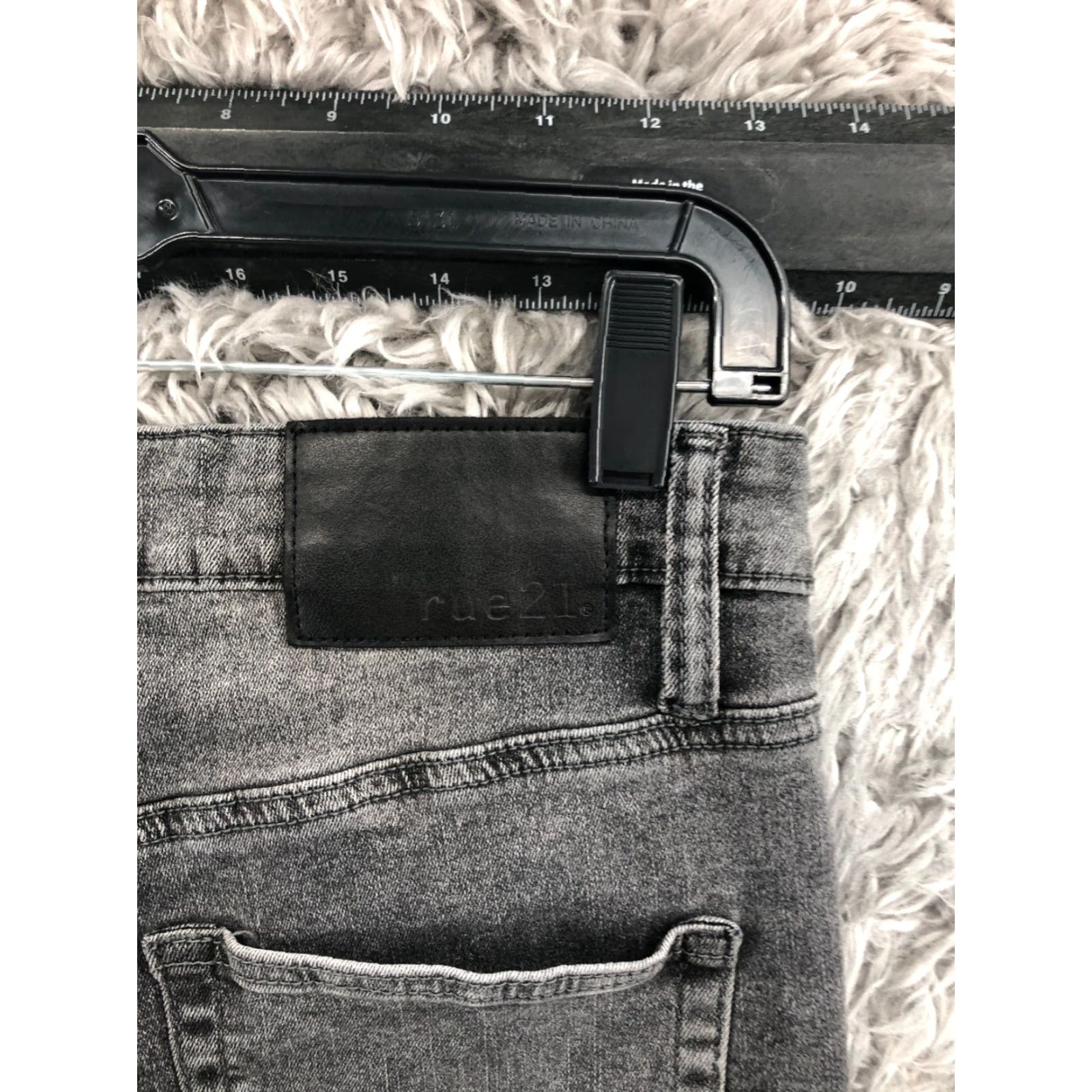 Vintage Rue 21 Slim Taper Jeans 31x30 Mens Mid Rise Medium Wash Gray Charcoal Jeans Size US 31 - 6 Thumbnail