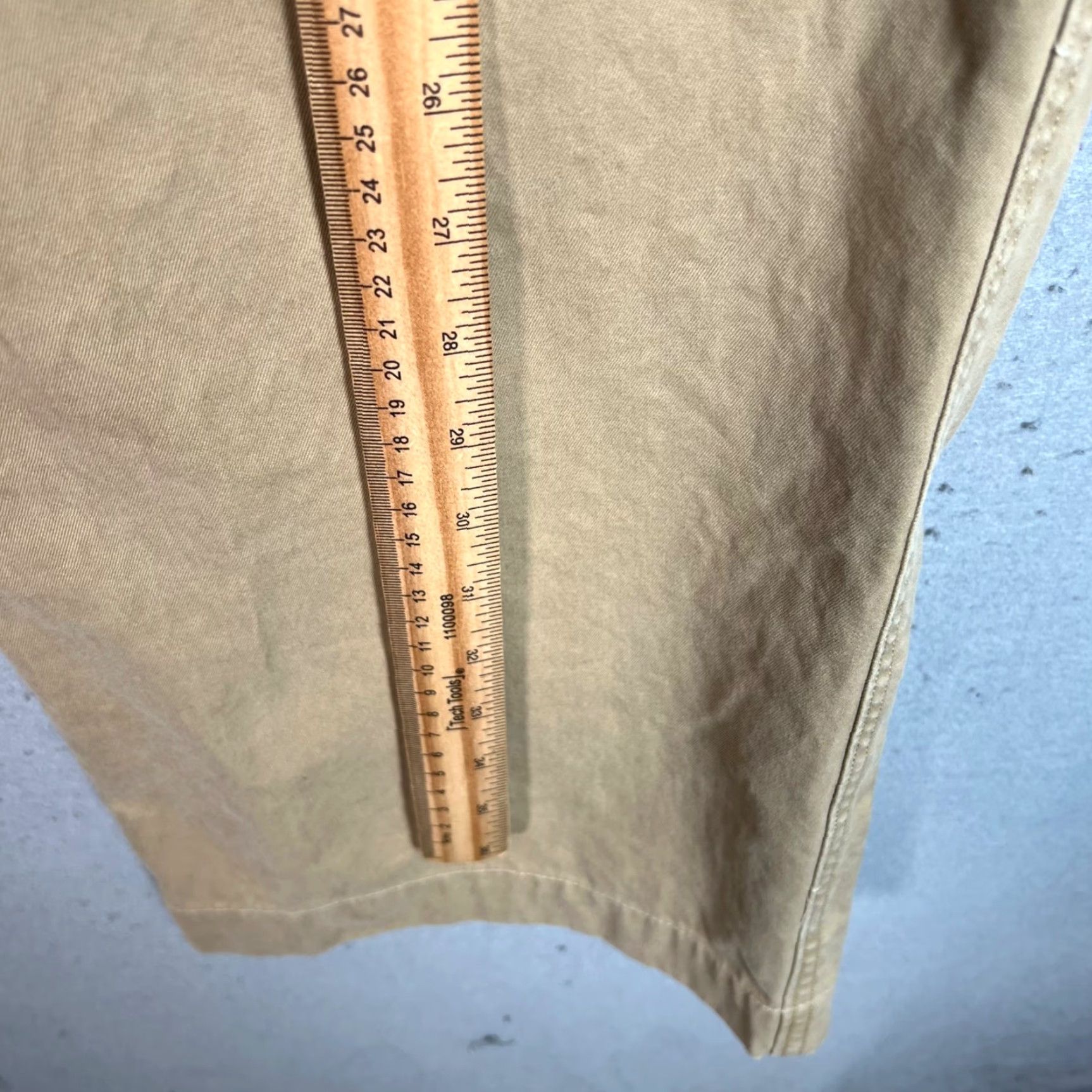 Banana Republic VINTAGE Banana Republic Khaki Pants Mens Relaxed Fit 38 Regular Beige Cotton Front Flat Pockets 28 Inseam 38x28 Simple Front Men's Pants Size US 38 / EU 54 - 6 Thumbnail