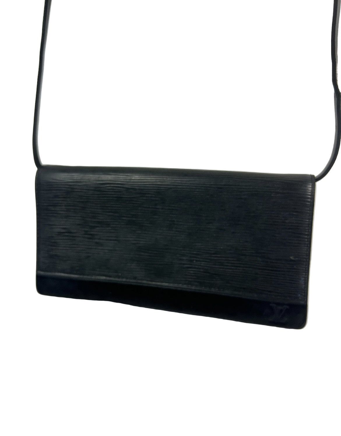 Louis Vuitton Louis Vuitton EPI Leather Shoulder Bag Size ONE SIZE - 1 Thumbnail