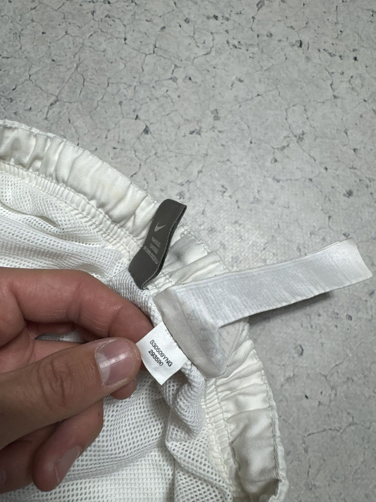 Nike Nike Vintage Nylon White Track Pants Swoosh Drill TN Size US 30 / EU 46 - 8 Thumbnail
