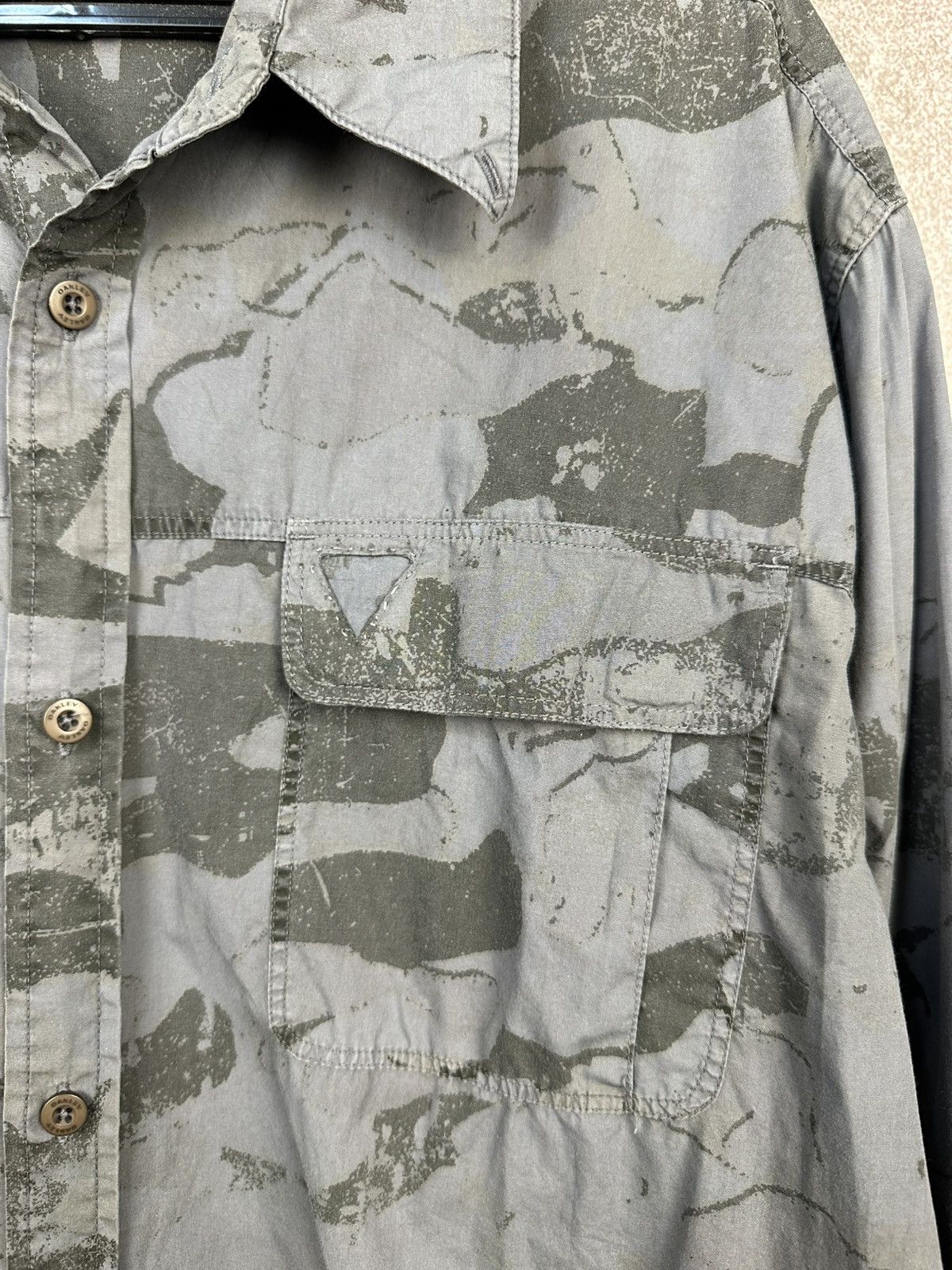 Oakley Rare Vintage Oakley Avant Garde Abstract Button Up Shirt Size US XL / EU 56 / 4 - 5 Thumbnail