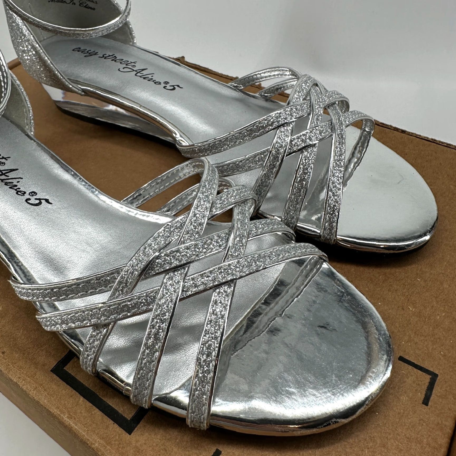 Vintage Easy Street Alive 5 30-8457 Ankle Strap Sandals Silver Open Toe Women's Size 7N Size US 7 / IT 37 - 6 Thumbnail