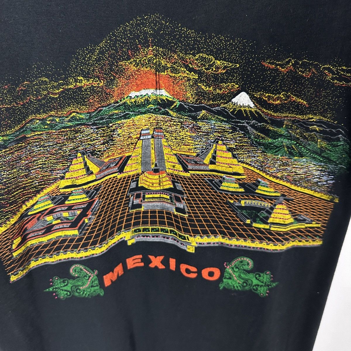 Vintage Vintage 90s 80s Mexico Aztec temple graphic art tee rare y2k Size US L / EU 52-54 / 3 - 4 Thumbnail