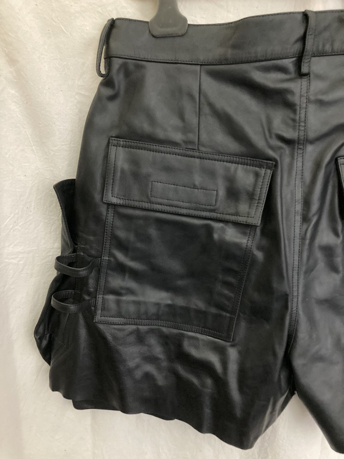 Rick Owens NEVER WORN / Rick Owens Leather Stefan Cargo Shorts in Black Size US 32 / EU 48 - 14 Thumbnail