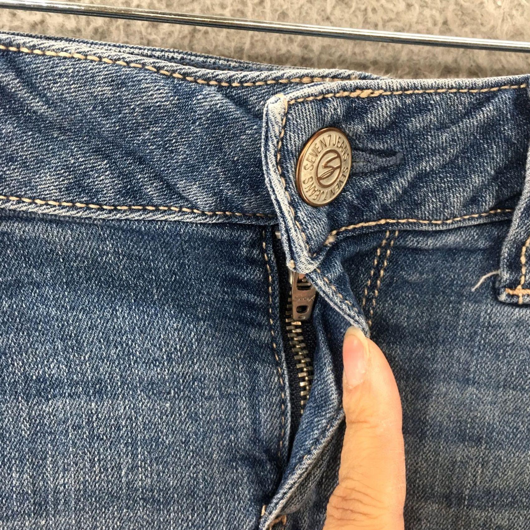 Vintage Seven7 Cut Off Shorts Womens 6 Blue Distressed Denim High Rise Zip Fly Raw Hem Size 28" / US 6 / IT 42 - 3 Thumbnail