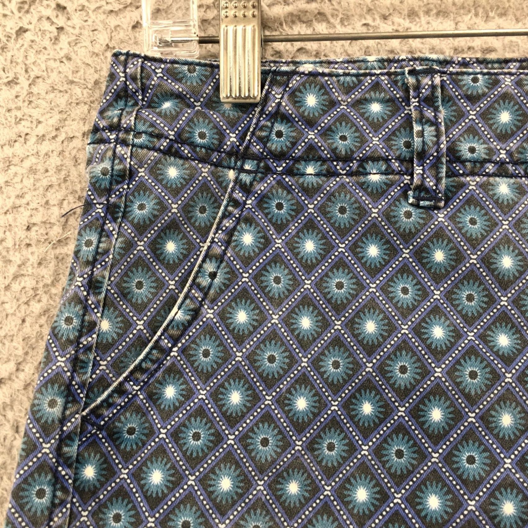 American Eagle Outfitters American Eagle Outfitters Stretch Chino Shorts Women 4 Blue Floral Size 27" / US 4 / IT 40 - 4 Thumbnail