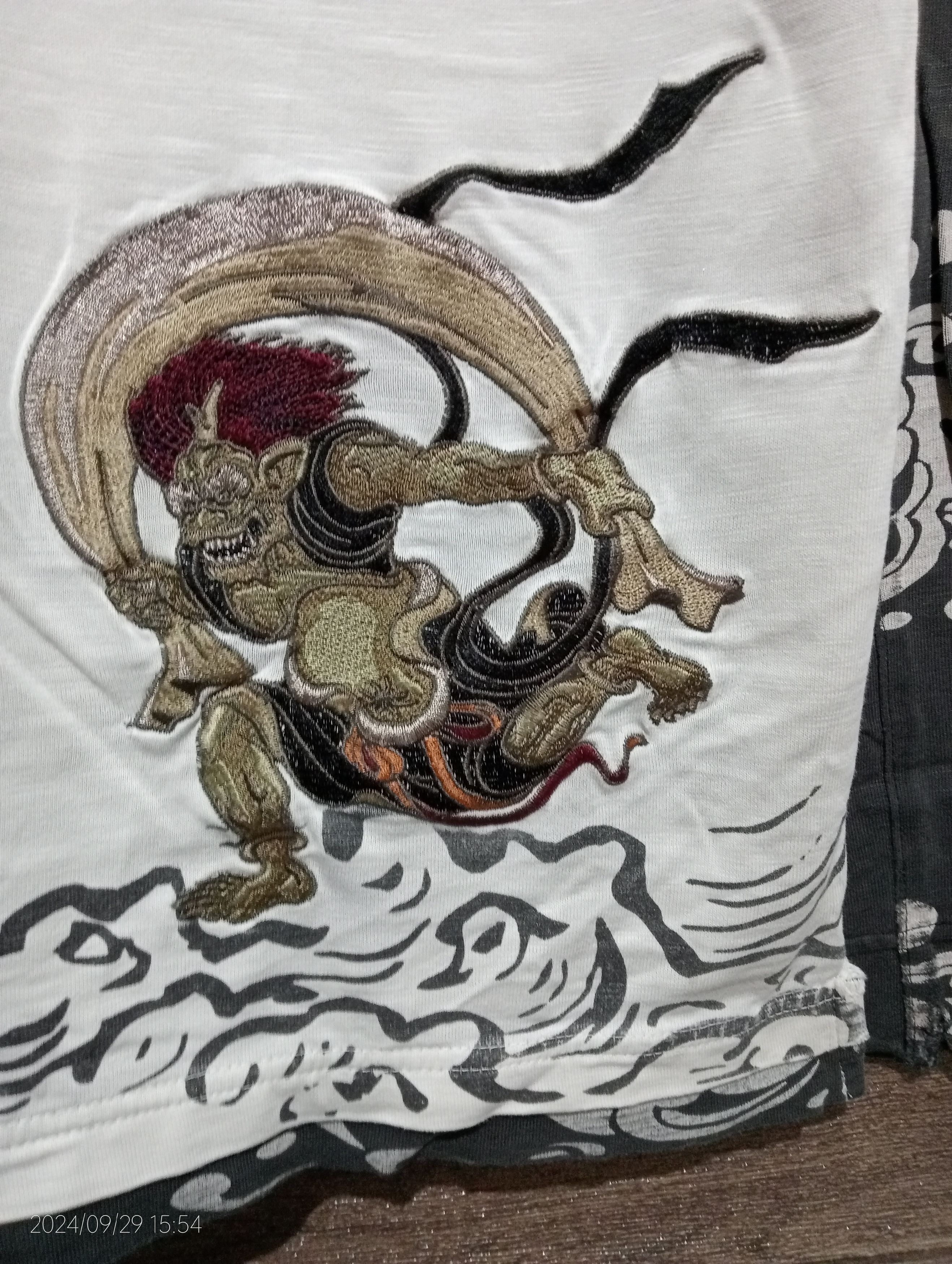 Japanese Brand Vintage Karakuri Distressed Embroidery Sukajan L/S Tshirt Size US M / EU 48-50 / 2 - 10 Thumbnail