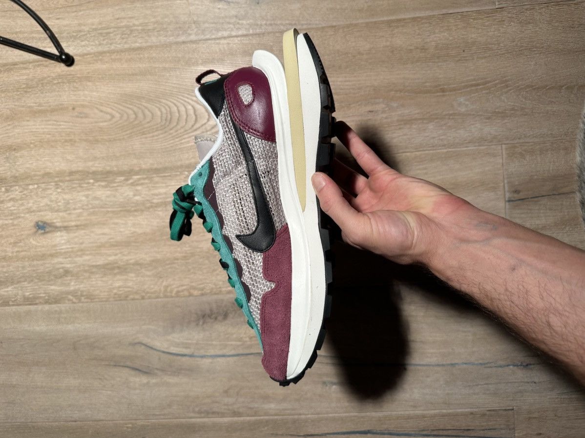Nike × Sacai Nike Vaporwaffle sacai Villain Red Neptune Green in size 44 Size US 10 / EU 43 - 6 Thumbnail