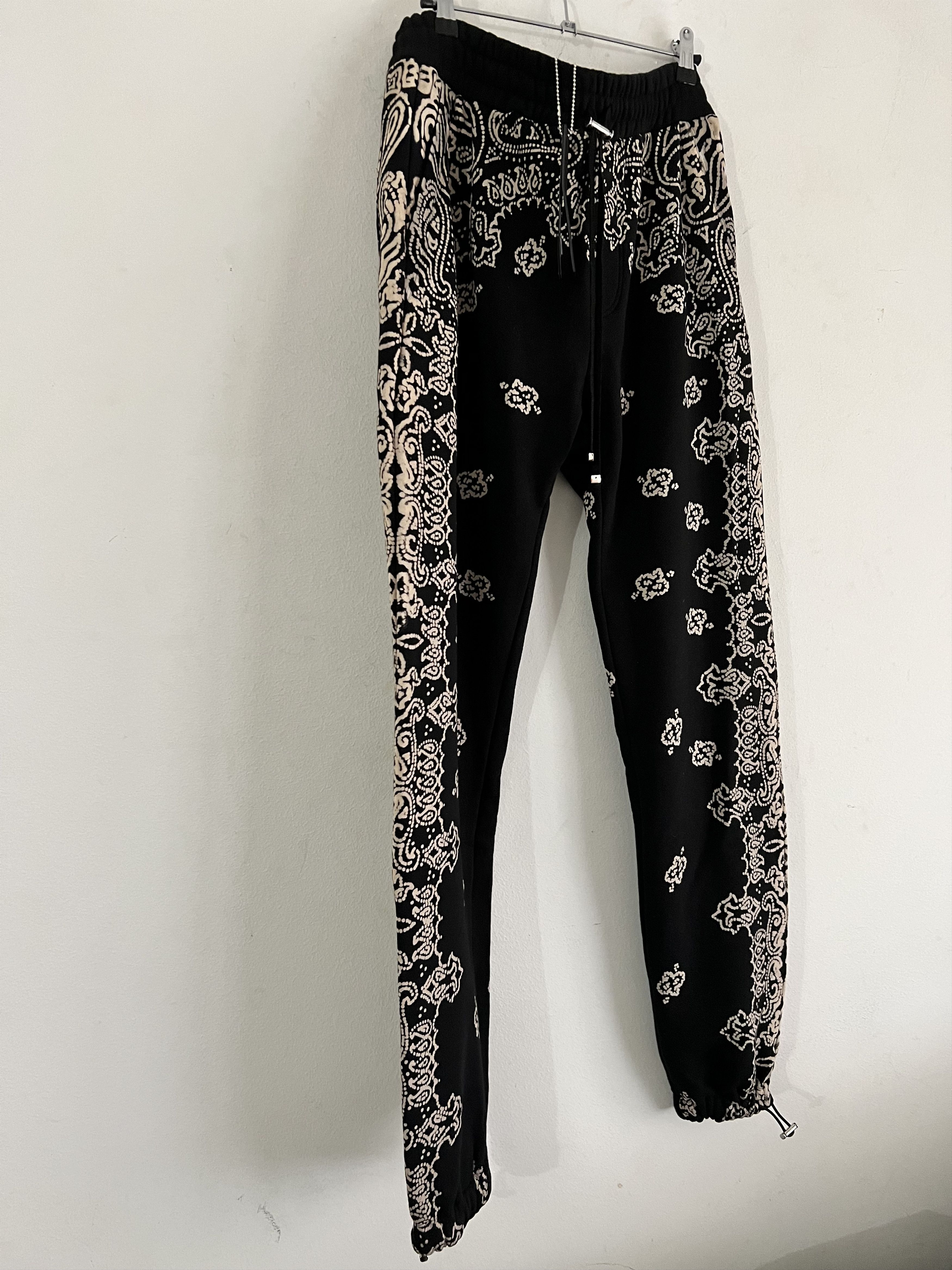 Amiri BNWT Black Bandana Bleach Sweatpants Size US 32 / EU 48 - 2 Thumbnail