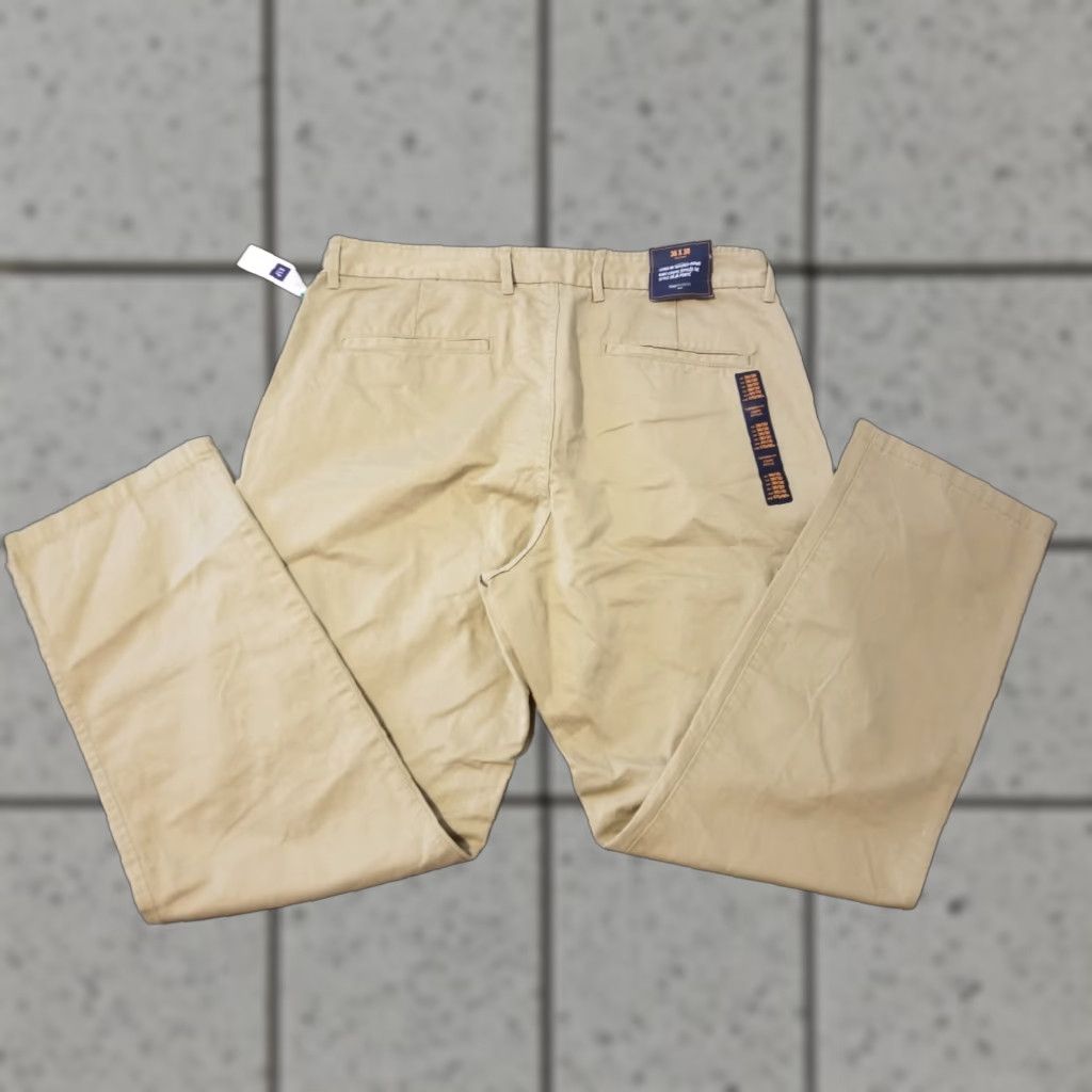 Gap Gap Mens Chino Pants 36x30 Khaki Beige Straight Leg 5-Pocket Flat Front Slim Classic Trousers Slim Fit Dress Casual Everyday Size US 36 / EU 52 - 1 Thumbnail