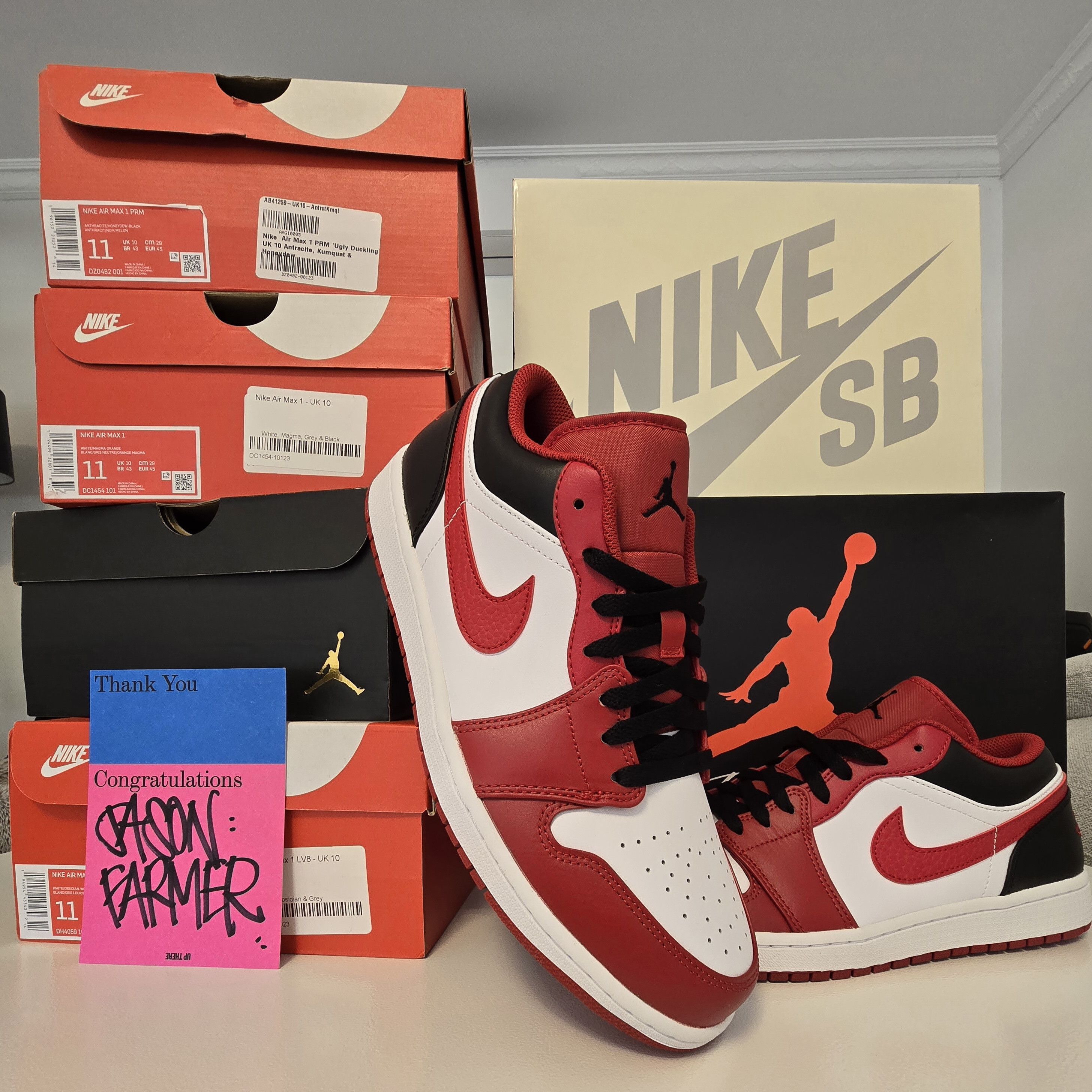 Jordan Brand Jordan 1 Low "Bulls" Size US 11 / EU 44 - 1 Thumbnail