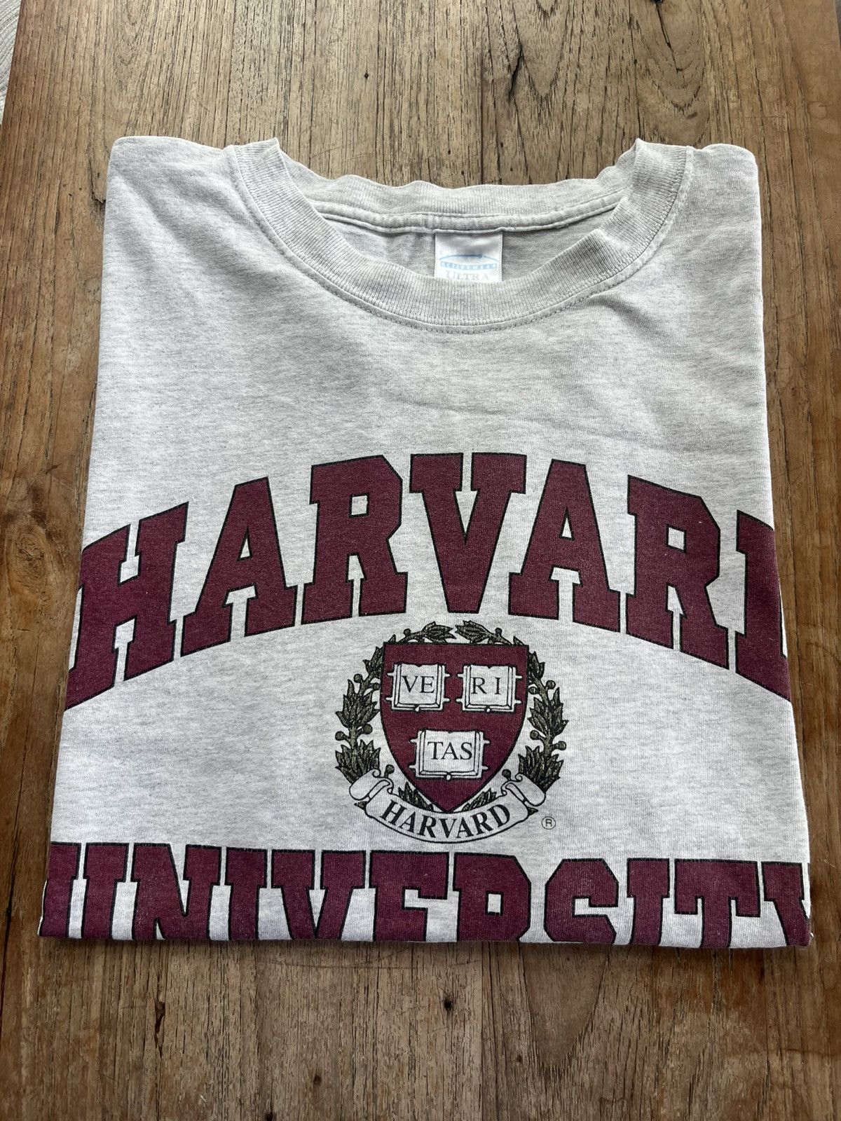 Vintage Vintage HARVARD UNIVERSITY Logo Tshirt Size US XL / EU 56 / 4 - 1 Thumbnail