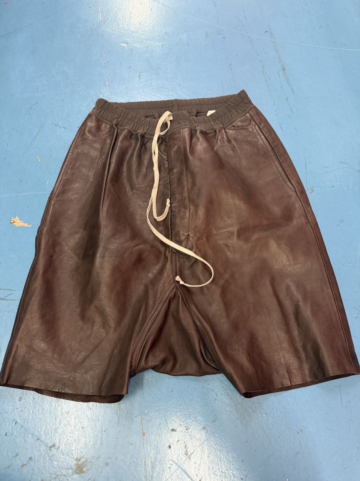 Rick Owens FW23 RICK OWENS BROWN LEATHER SHORTS Size US 36 / EU 52 - 1 Thumbnail