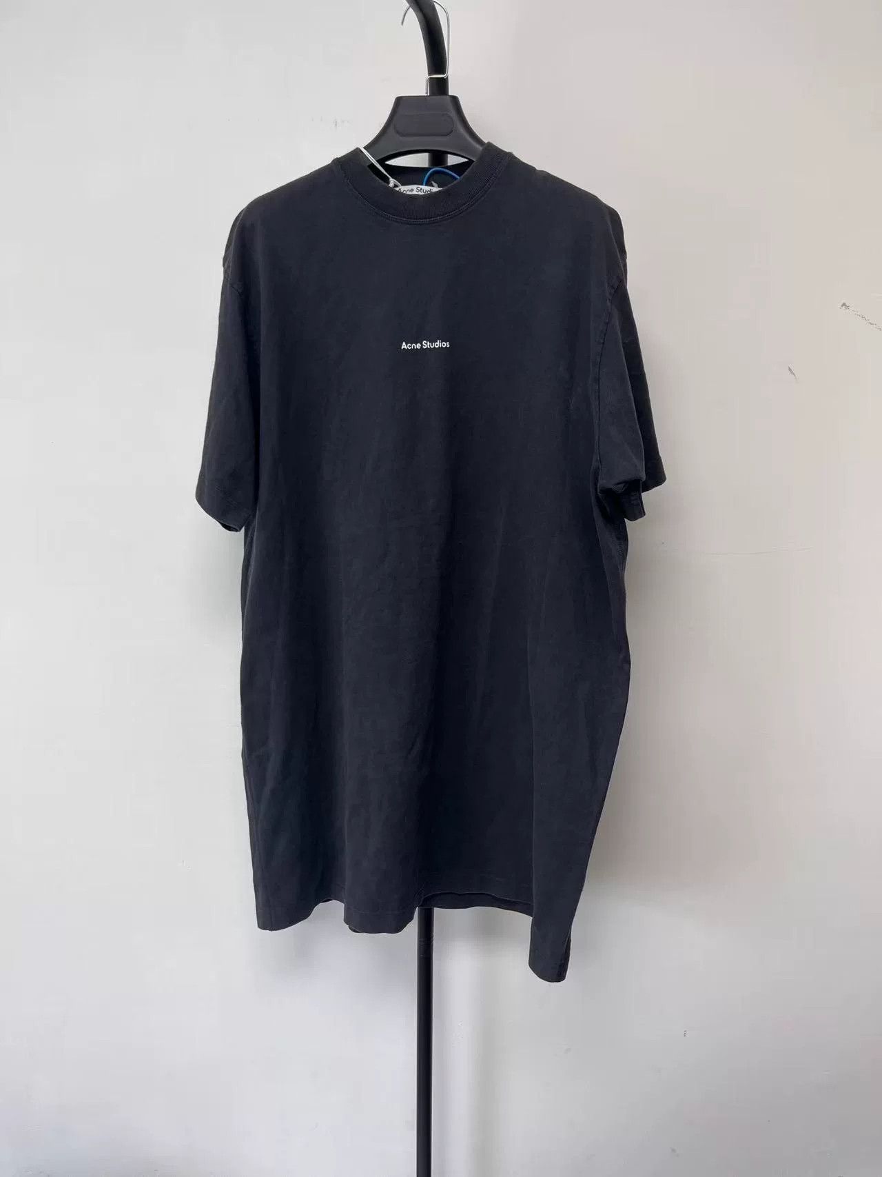 Acne Studios Acne Studios Men's Letter Round Neck T-Shirt Size US S / EU 44-46 / 1 - 1 Thumbnail
