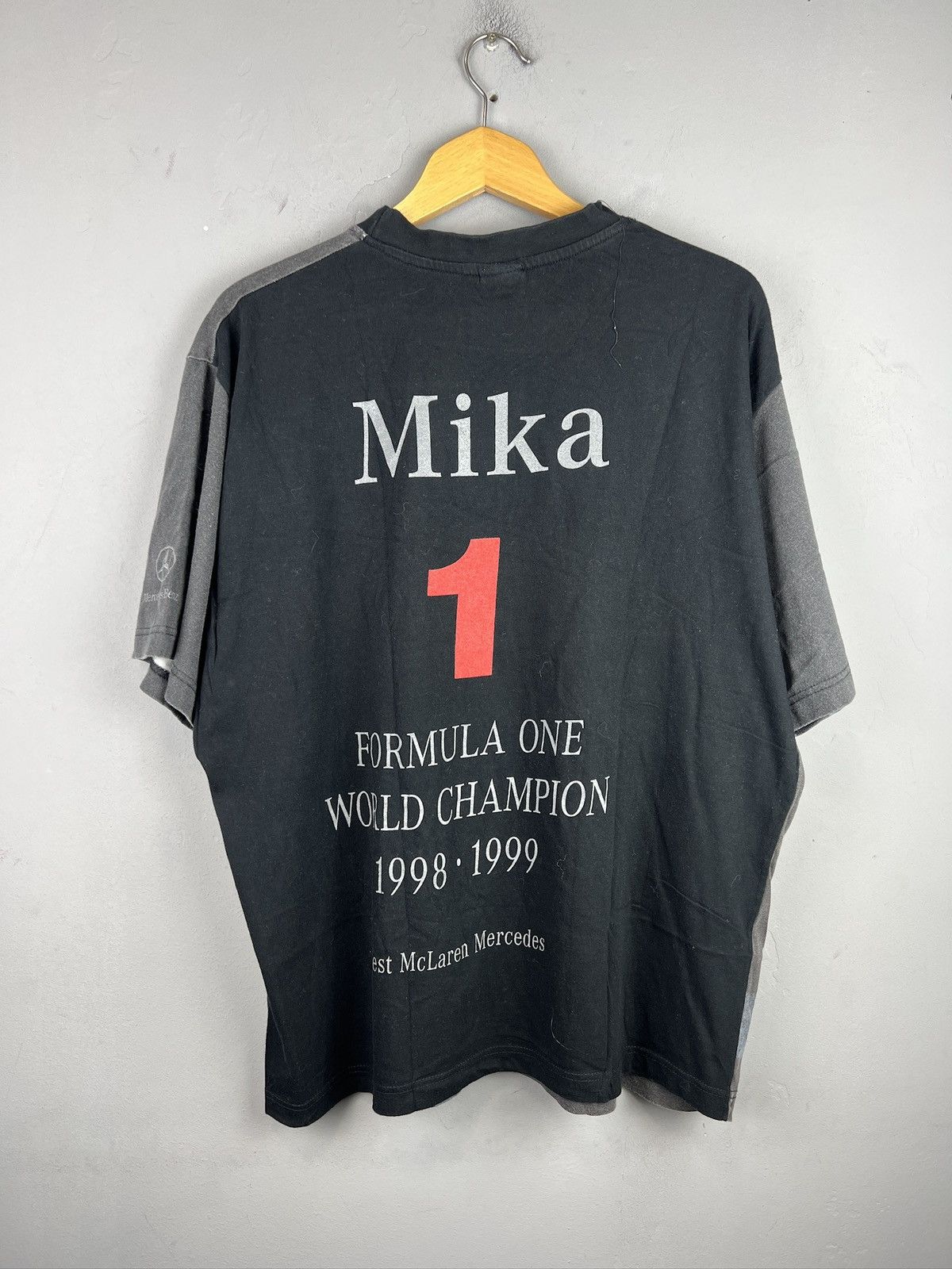 Mercedes-Benz 90s Vintage Mika Hakkinen Mercedes Benz F1 Racing T-Shirt Size US XL / EU 56 / 4 - 9 Thumbnail