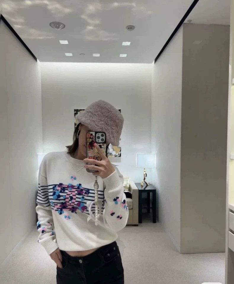 Chanel Chanel 24p embroidered logo sweater 2503-Nextarrow Size S / US 4 / IT 40 - 8 Thumbnail