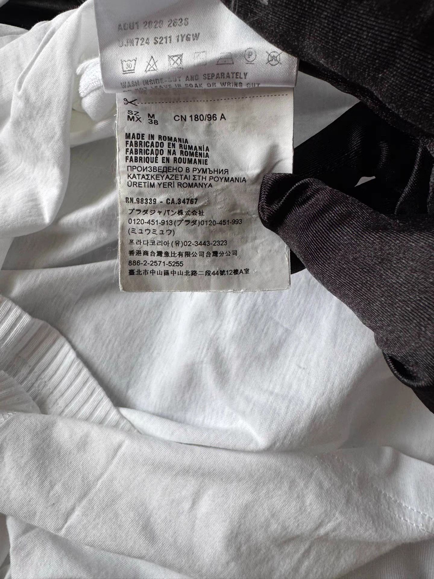 Prada PRADA Solid Crew Neck Short Sleeve T-Shirt K13 Size US M / EU 48-50 / 2 - 4 Thumbnail