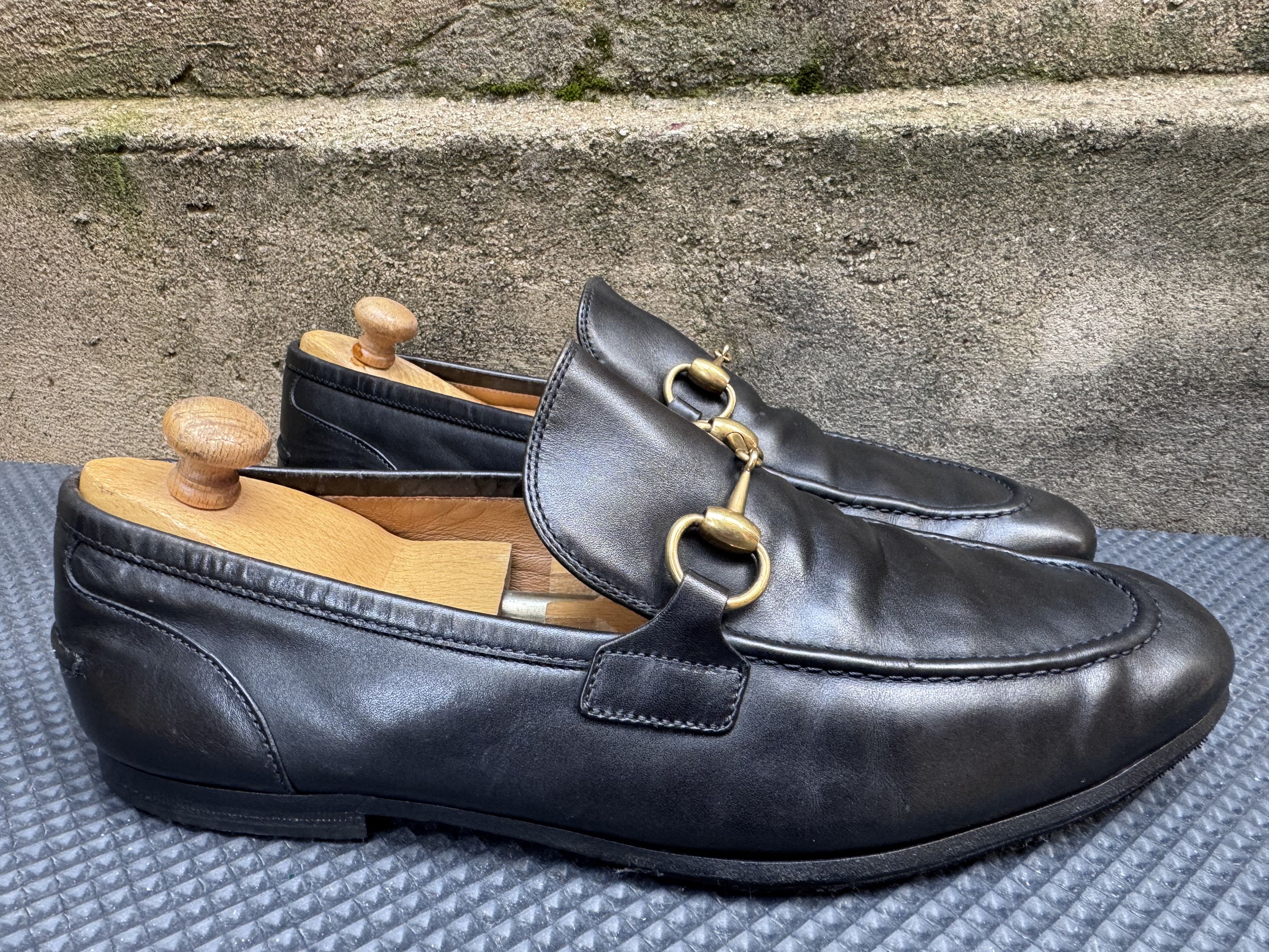 Gucci Gucci Loafers Leather Shoes Jordaan Black Gold Horsebit Size US 8 / EU 41 - 8 Thumbnail