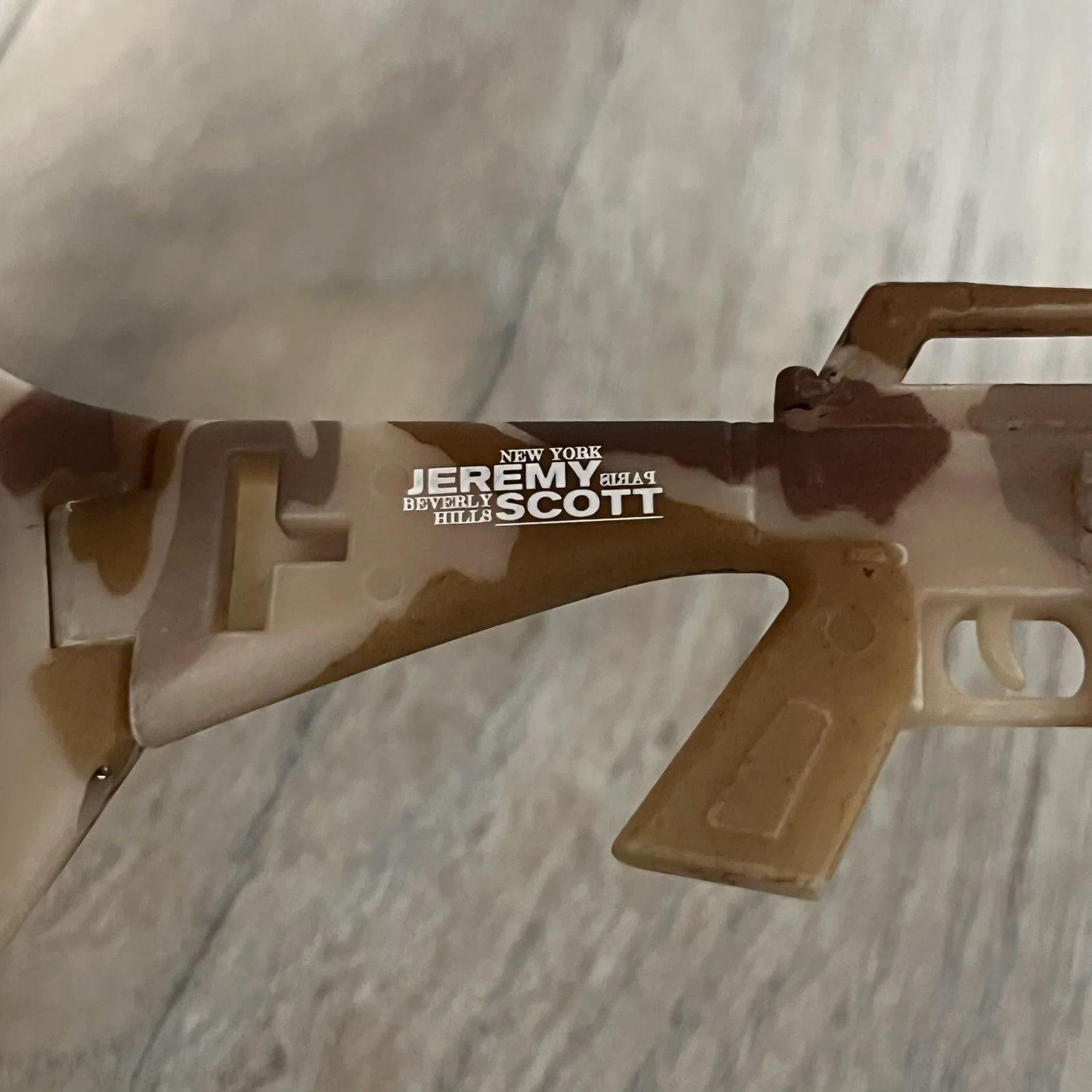 Jeremy Scott × Linda Farrow Jeremy Scott x Linda Farrow SS13 Desert Camo M16 Sunglasses Size ONE SIZE - 6 Thumbnail