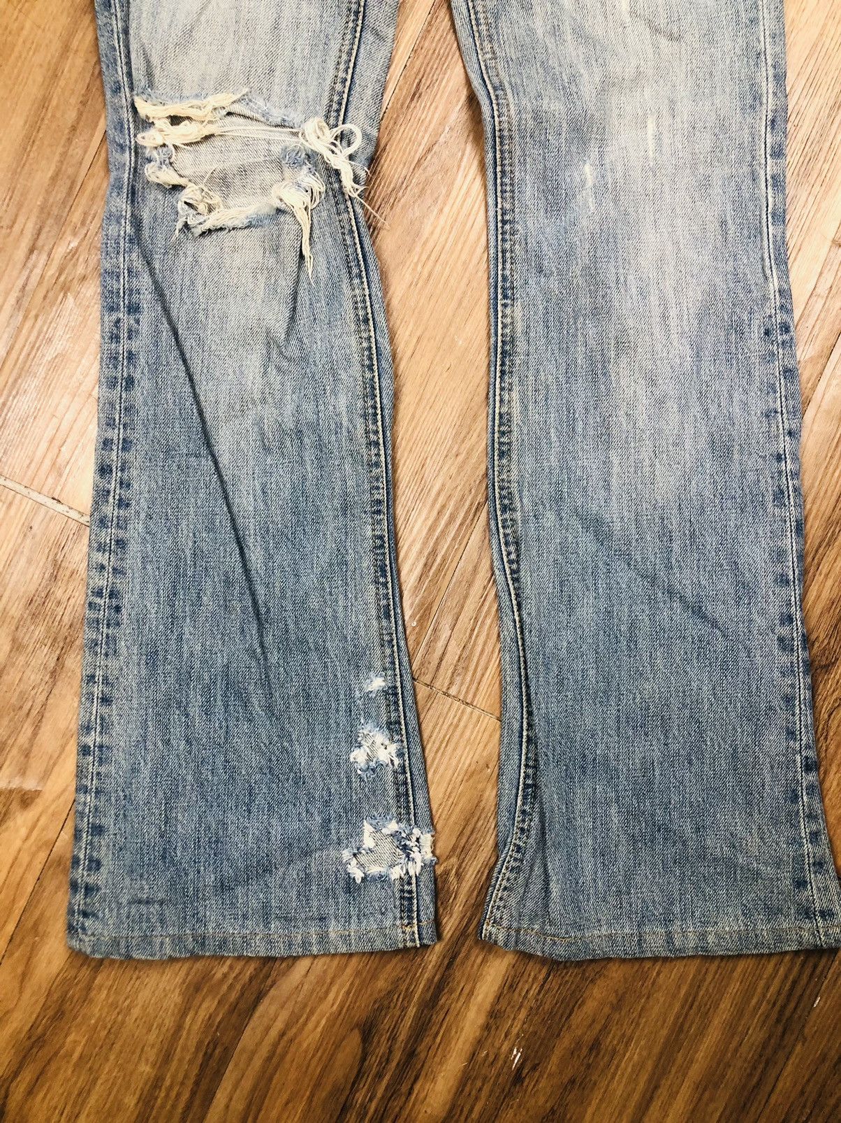 Le Grande Bleu (L.G.B.) Harvest Boom Y2K Ripped Flare Jeans (40) Size 28" / US 6 / IT 42 - 4 Thumbnail