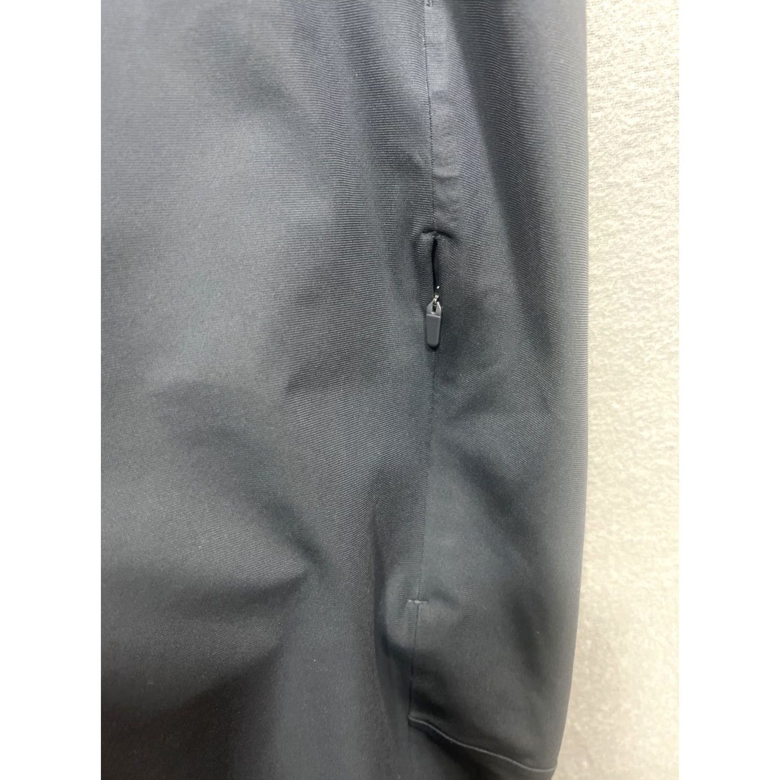 Lululemon Lululemon Pants Gray Joggers Mens Size 38 LM5485SE40118 Athletic Pants Mens 38 Gray Jogger Pockets Stretch Lightweight Regular Inseam 29"} Size US 38 / EU 54 - 6 Thumbnail