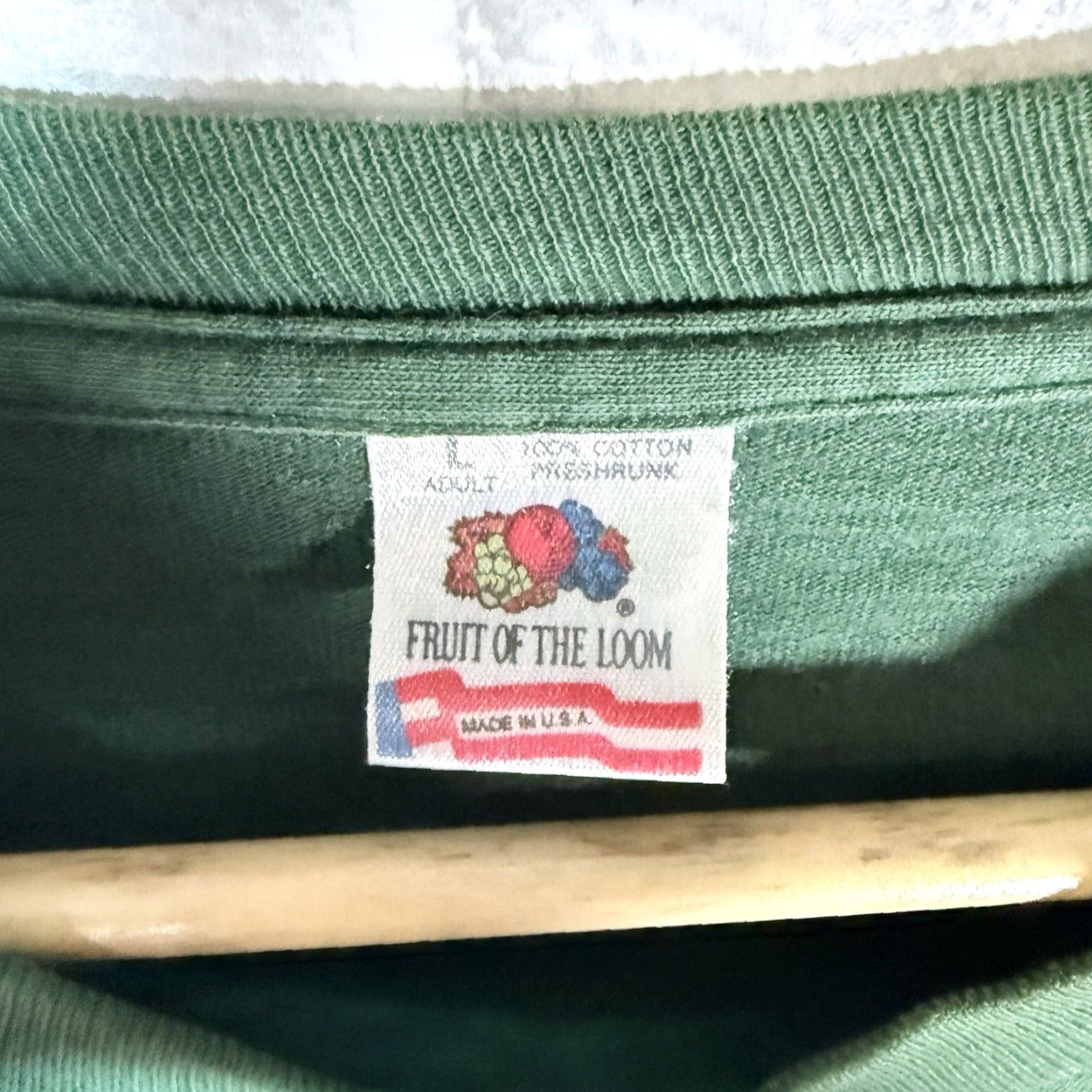 Fruit Of The Loom VINTAGE Apple University Fruit of the Loom Long Sleeve T-Shirt Green Mens L Size US L / EU 52-54 / 3 - 4 Thumbnail
