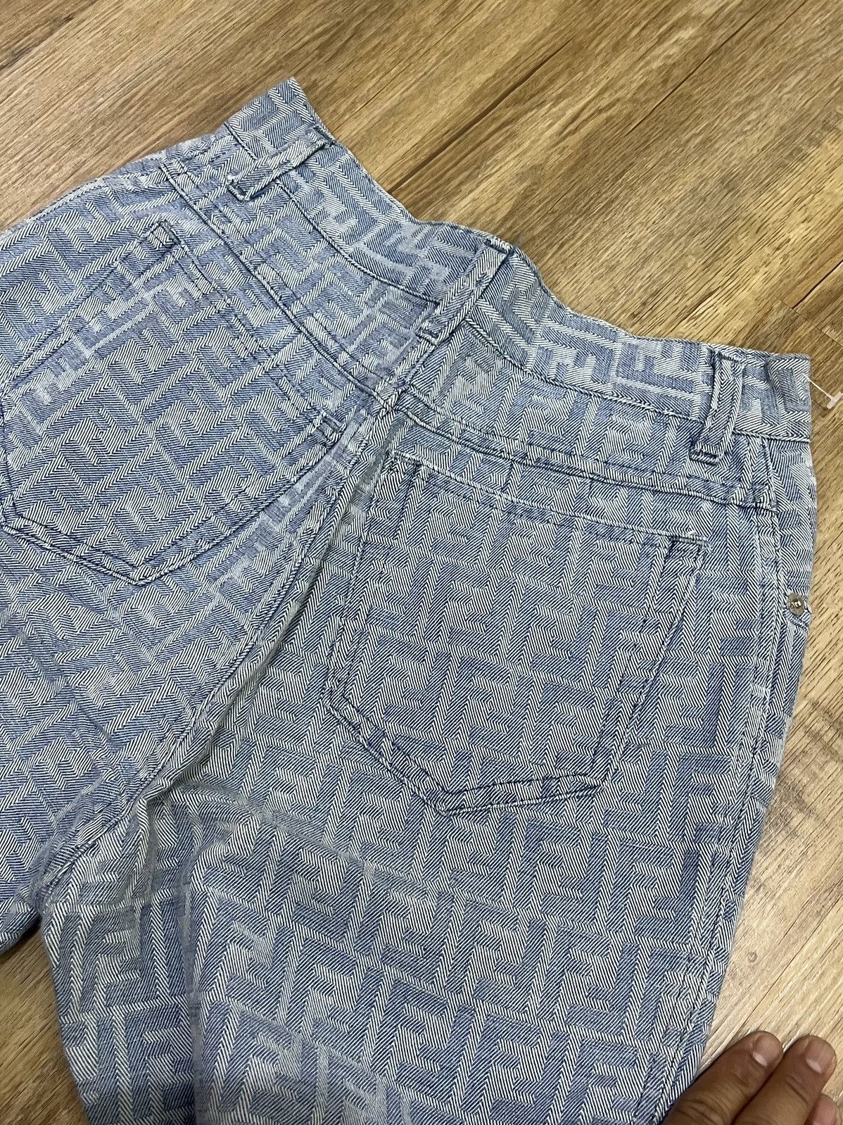 Fendi VINTAGE FENDI MONOGRAM ITALIAN DESIGNER JEANS DENIM Size US 26 / EU 42 - 15 Thumbnail