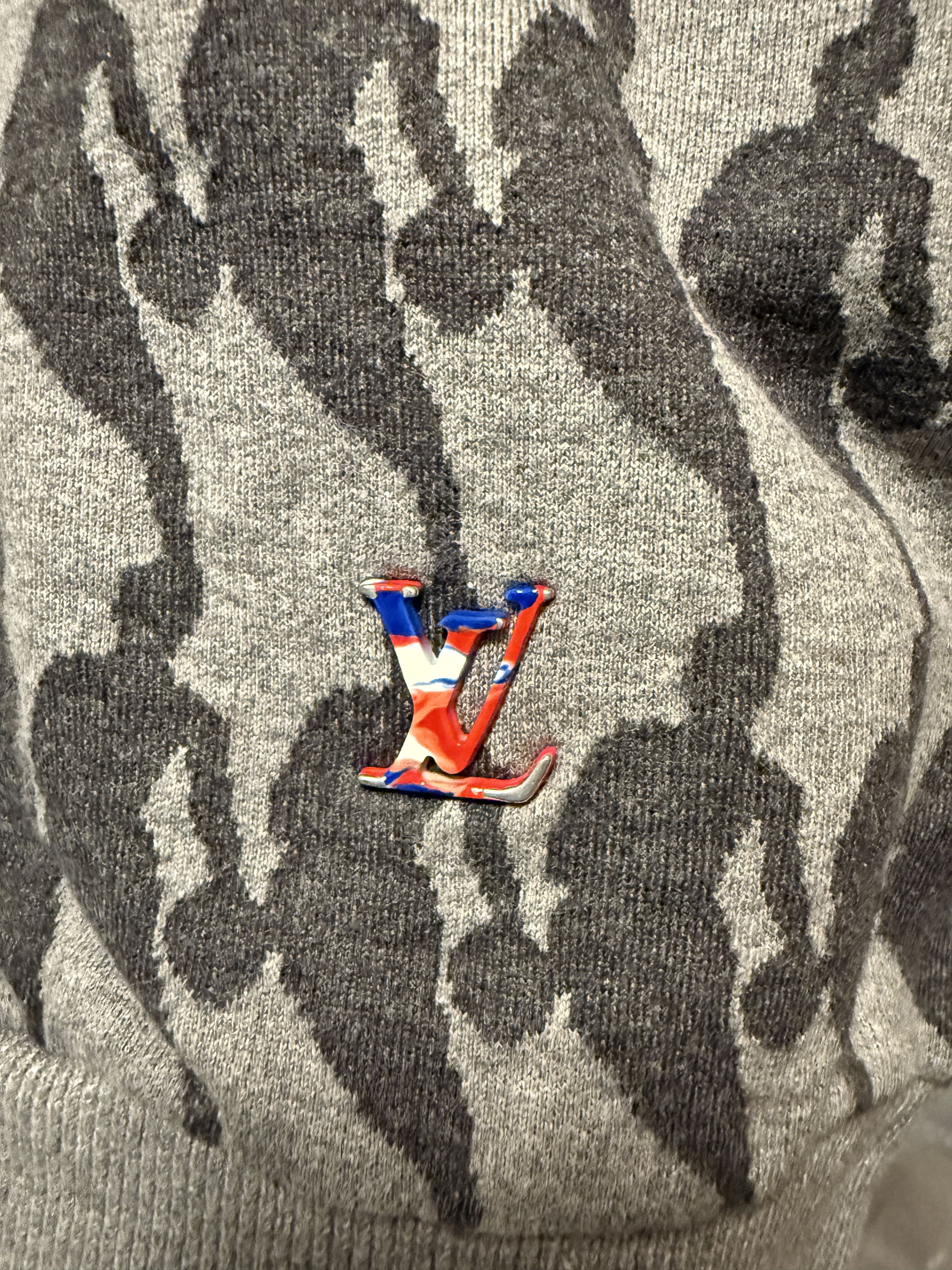 Louis Vuitton Louis Vuitton x NBA Grey Crewneck Sweatshirt (L) Size US L / EU 52-54 / 3 - 3 Thumbnail