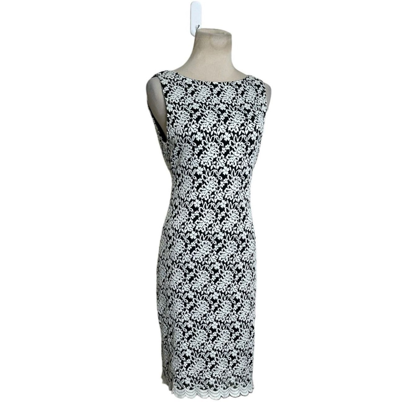 Alice + Olivia Alice + Olivia Lace Floral Open Back Mini Dress Size 4 Size S / US 4 / IT 40 - 7 Thumbnail