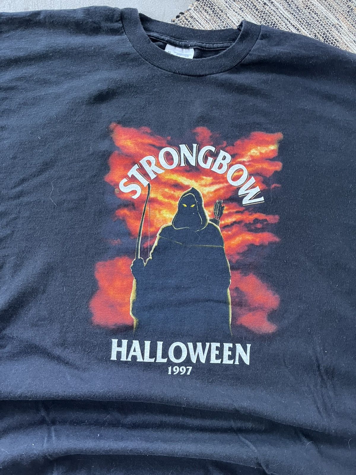 Gildan Vintage Halloween 1997 Grim Reaper Black Avantgarde Tshirt Size US XL / EU 56 / 4 - 7 Thumbnail