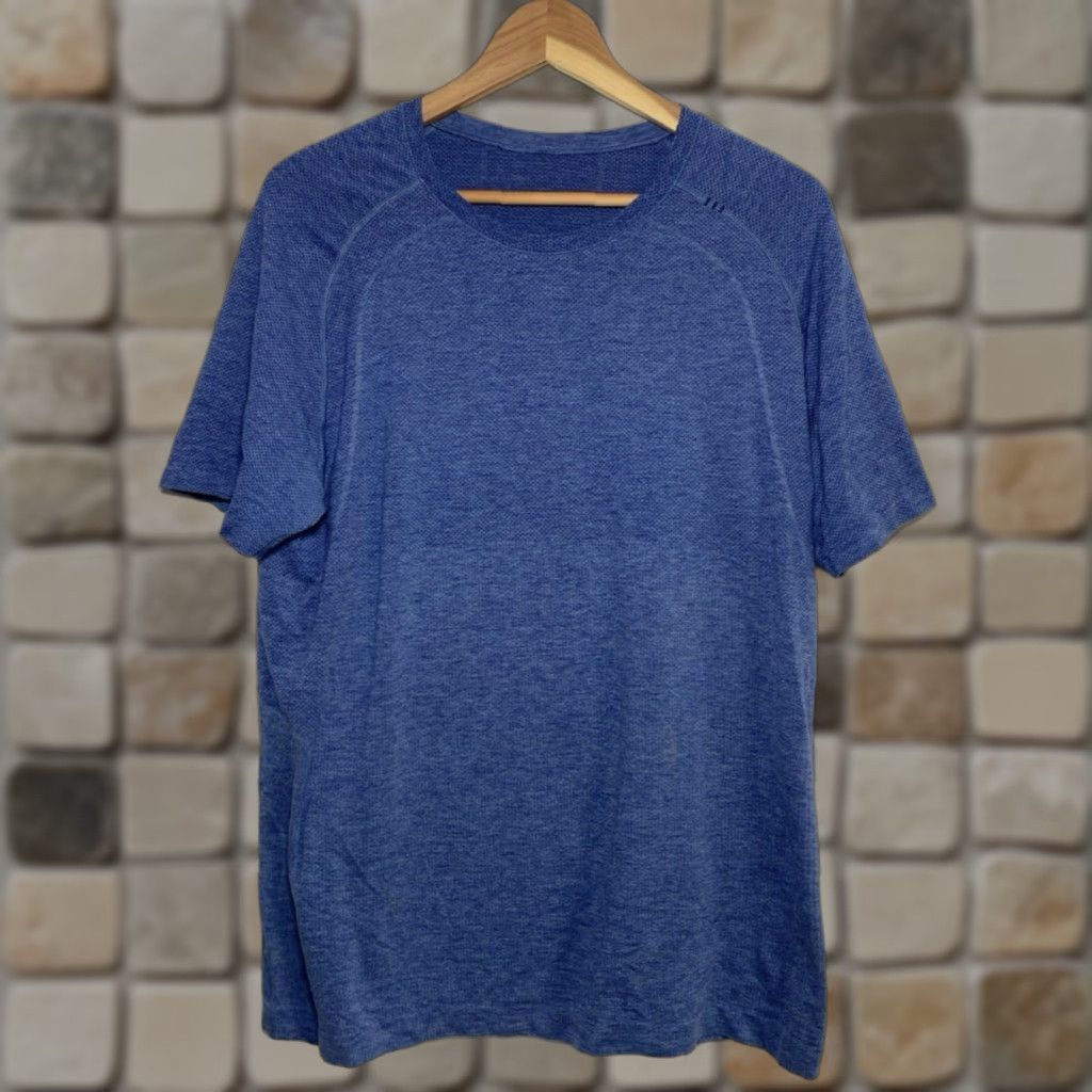 Lululemon VINTAGE Men's Lululemon Metal Vent Tech T-Shirt Blue L Size US L / EU 52-54 / 3 - 1 Thumbnail