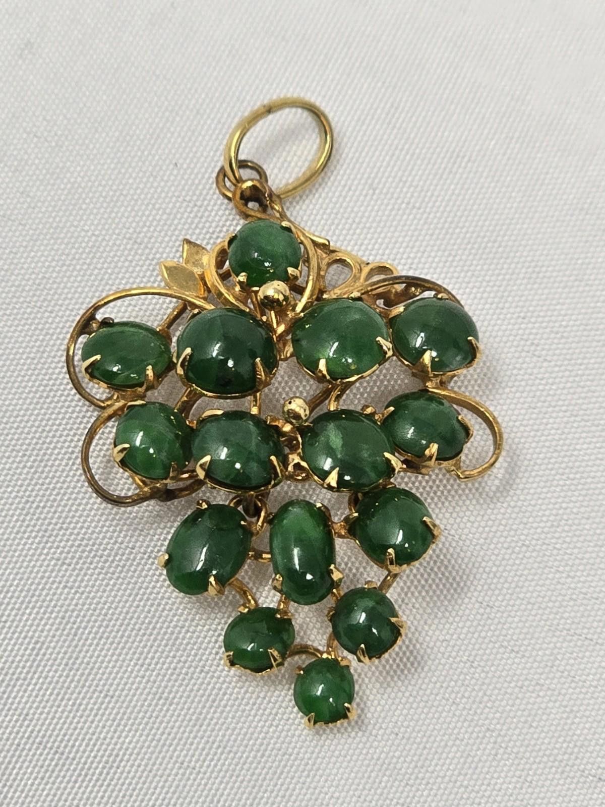 The Unbranded Brand 14K Gold Natural Green Jadeite Grape Pendant Vintage Size ONE SIZE - 1 Thumbnail