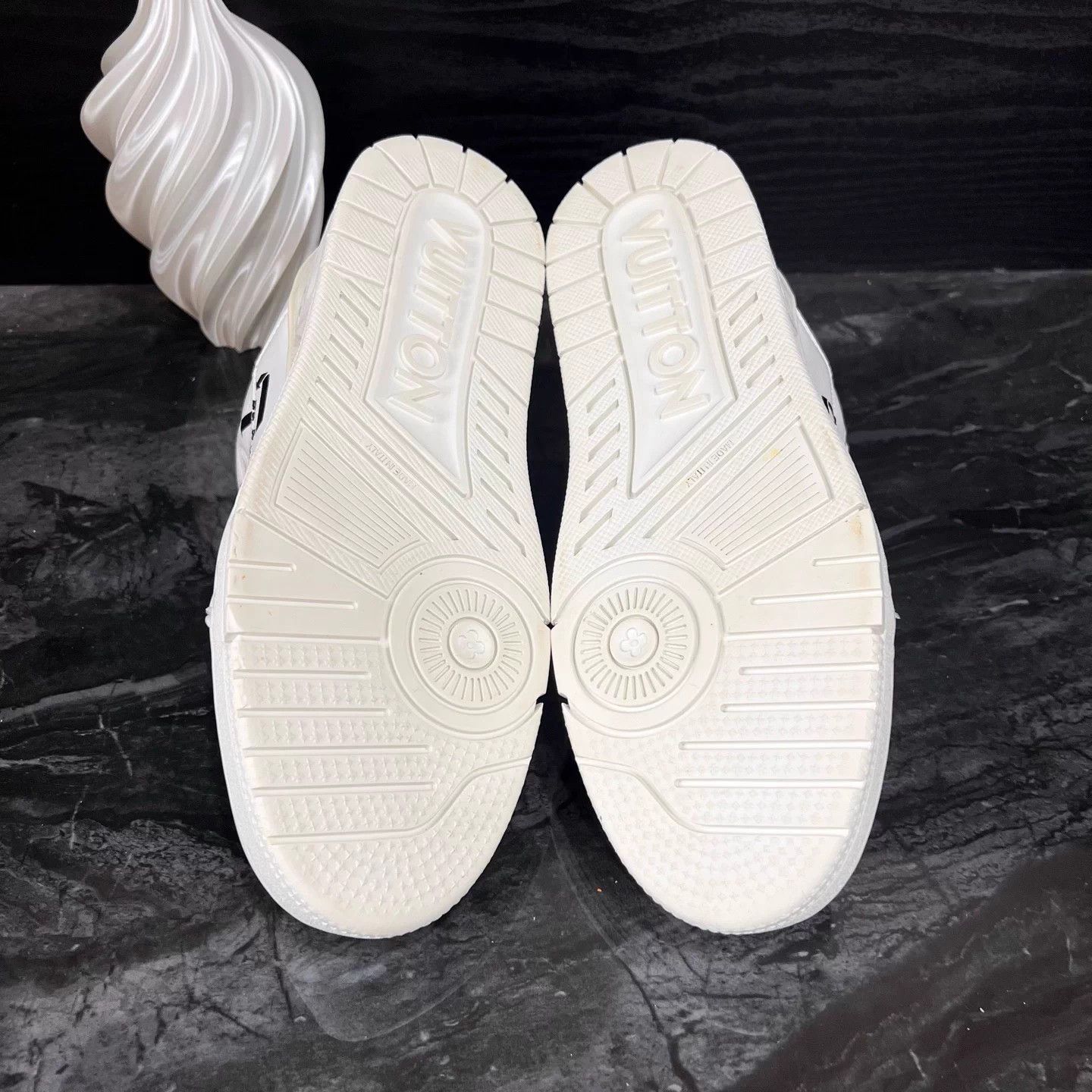 Louis Vuitton Trainer 97 new black white eco colorblock size 39 Size US 6 / EU 39 - 5 Thumbnail