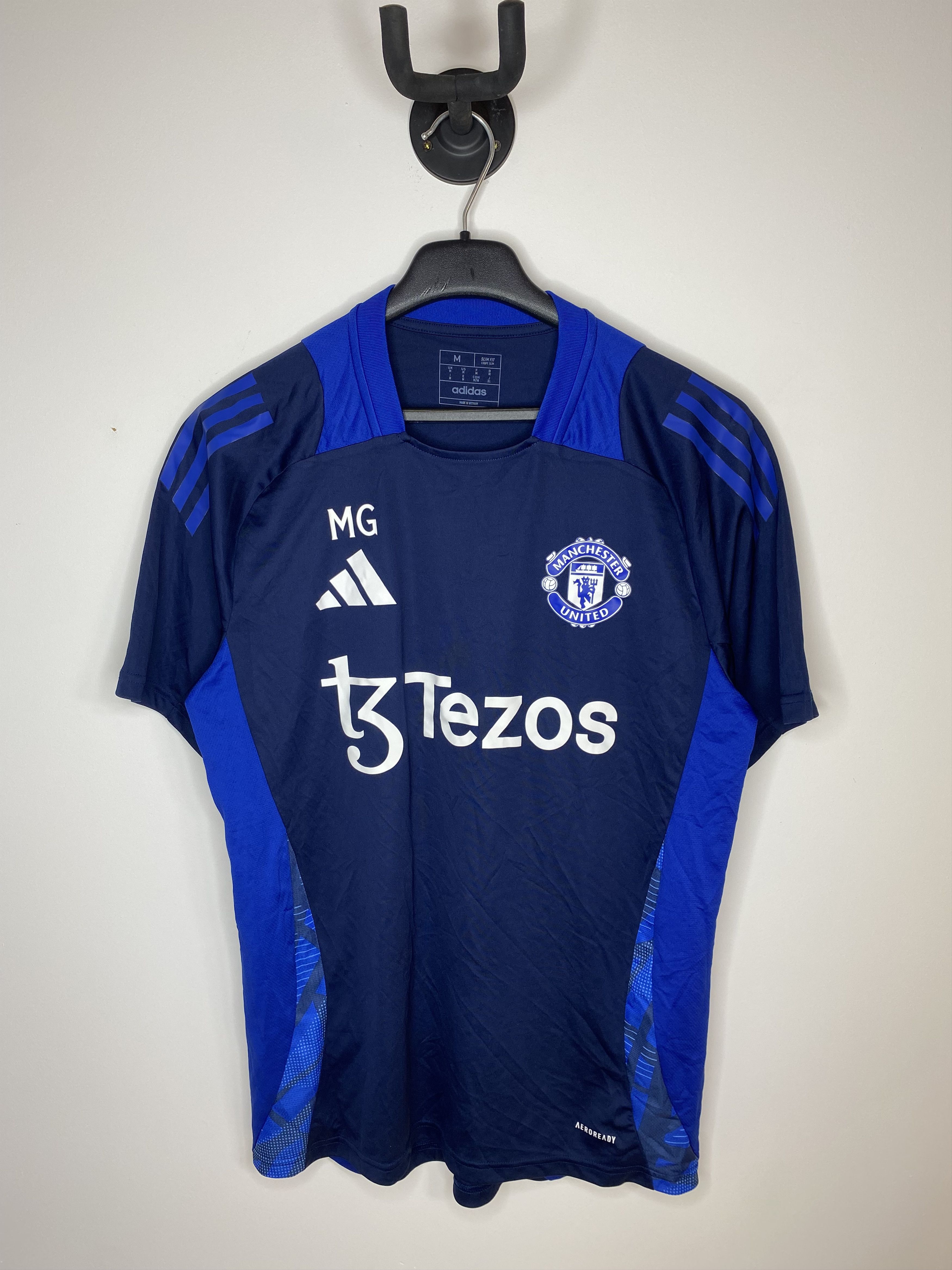 Adidas MANCHESTER UNITED 2025 TRAINING FOOTBALL SHIRT SOCCER JERSEY Size US M / EU 48-50 / 2 - 1 Thumbnail