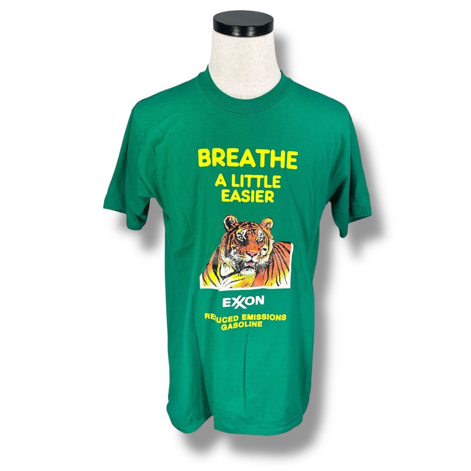 Hanes Vintage Exxon Tiger Breath A Little T-Shirt Men L Green 90s Size US L / EU 52-54 / 3 - 1 Thumbnail
